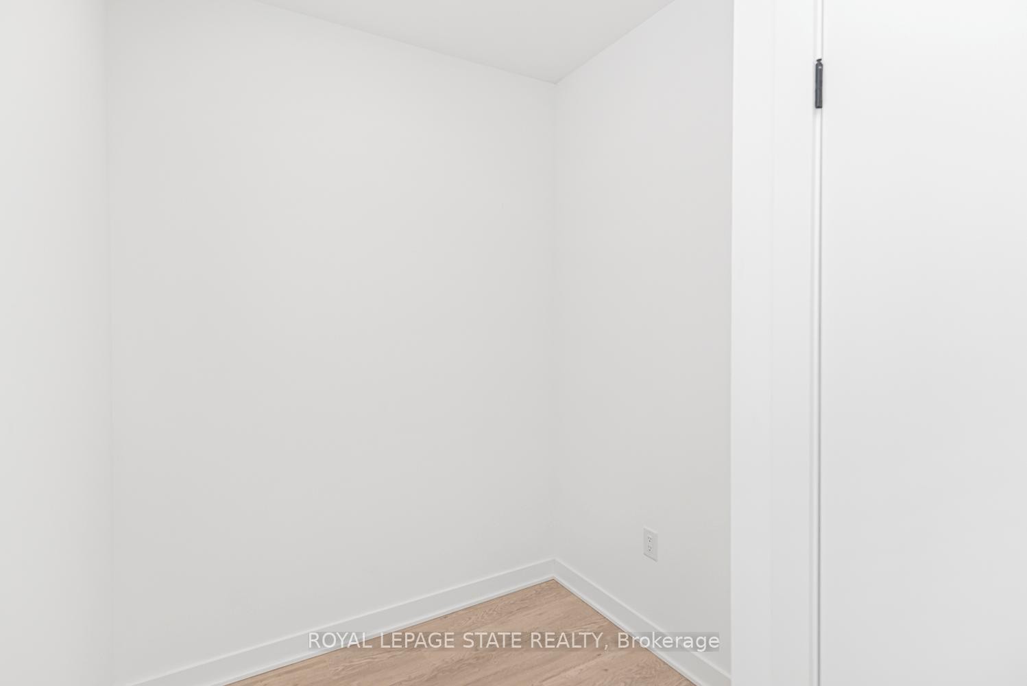 









2782


Barton

Street East, 813,
Hamilton,




ON
L8E 2J8

