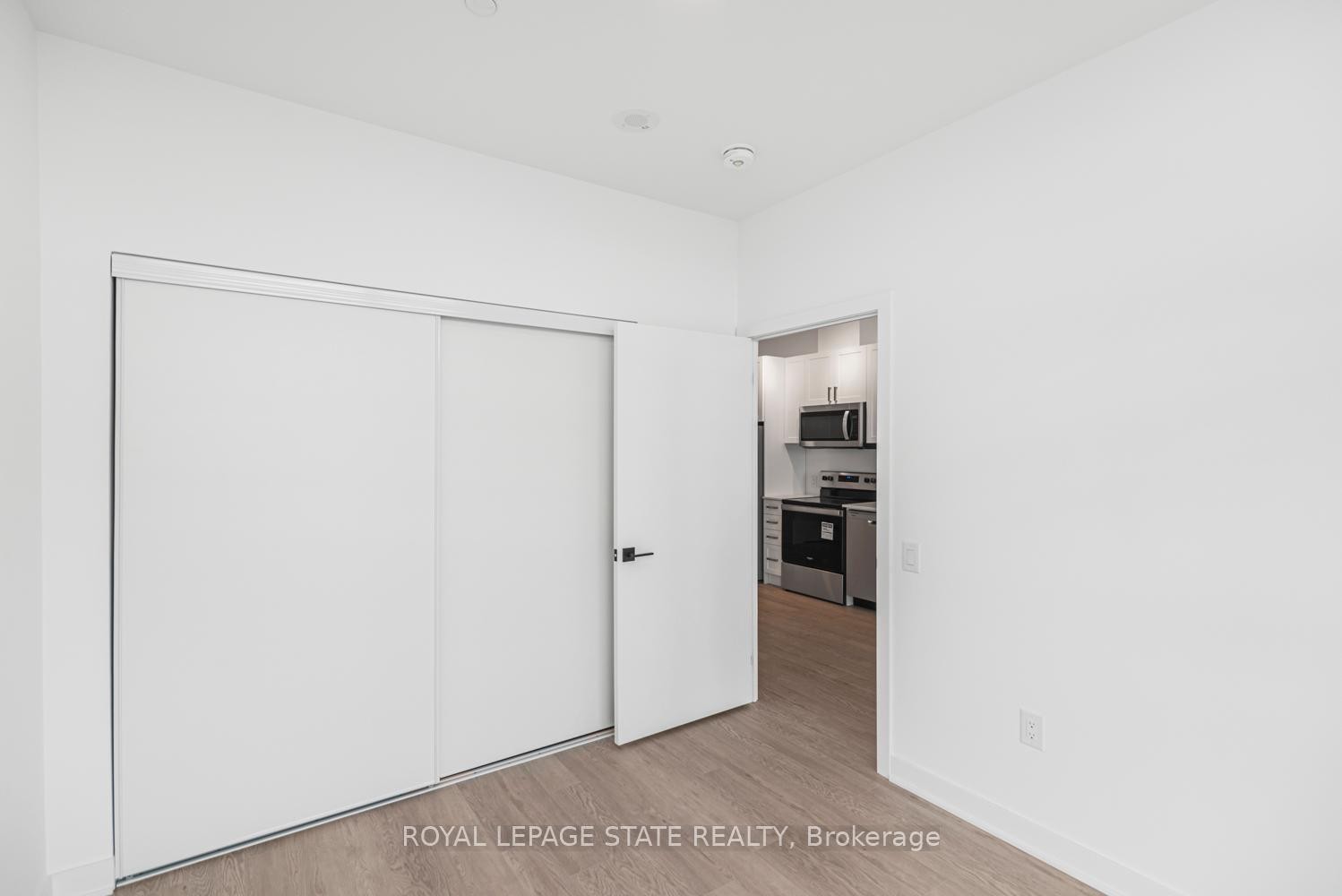 









2782


Barton

Street East, 813,
Hamilton,




ON
L8E 2J8

