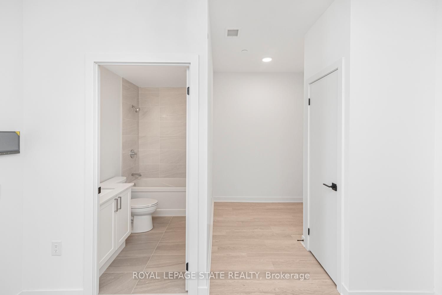 









2782


Barton

Street East, 813,
Hamilton,




ON
L8E 2J8

