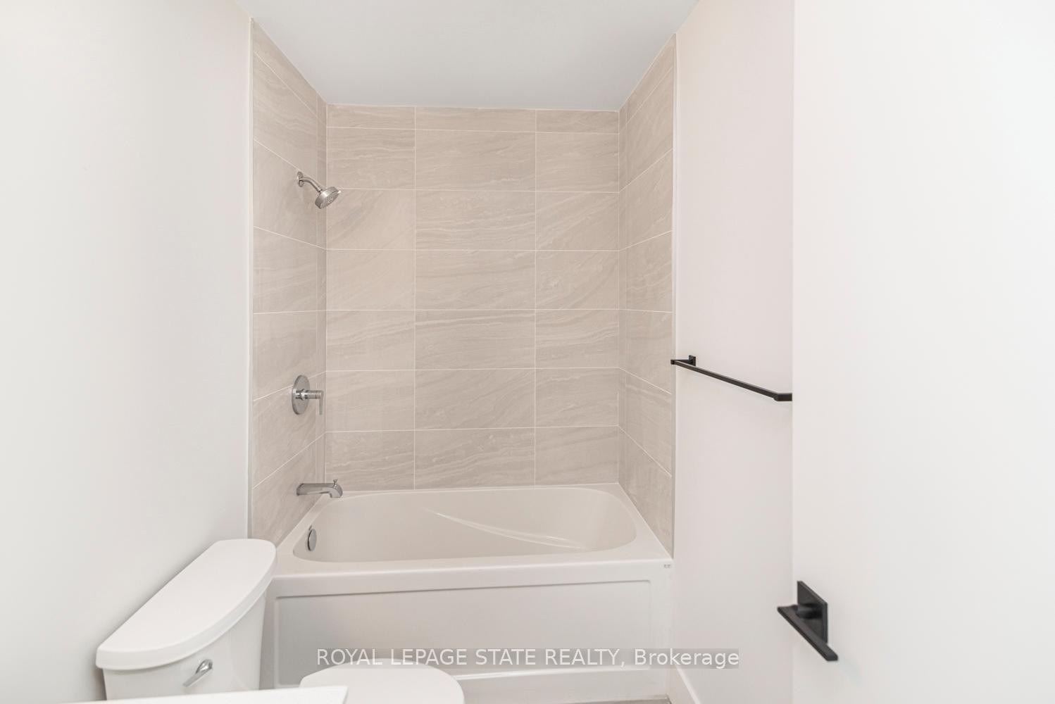 









2782


Barton

Street East, 813,
Hamilton,




ON
L8E 2J8

