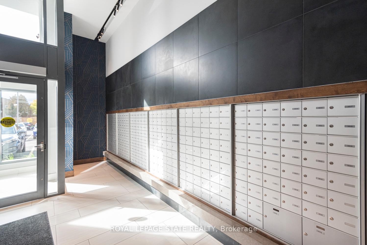 









2782


Barton

Street East, 813,
Hamilton,




ON
L8E 2J8

