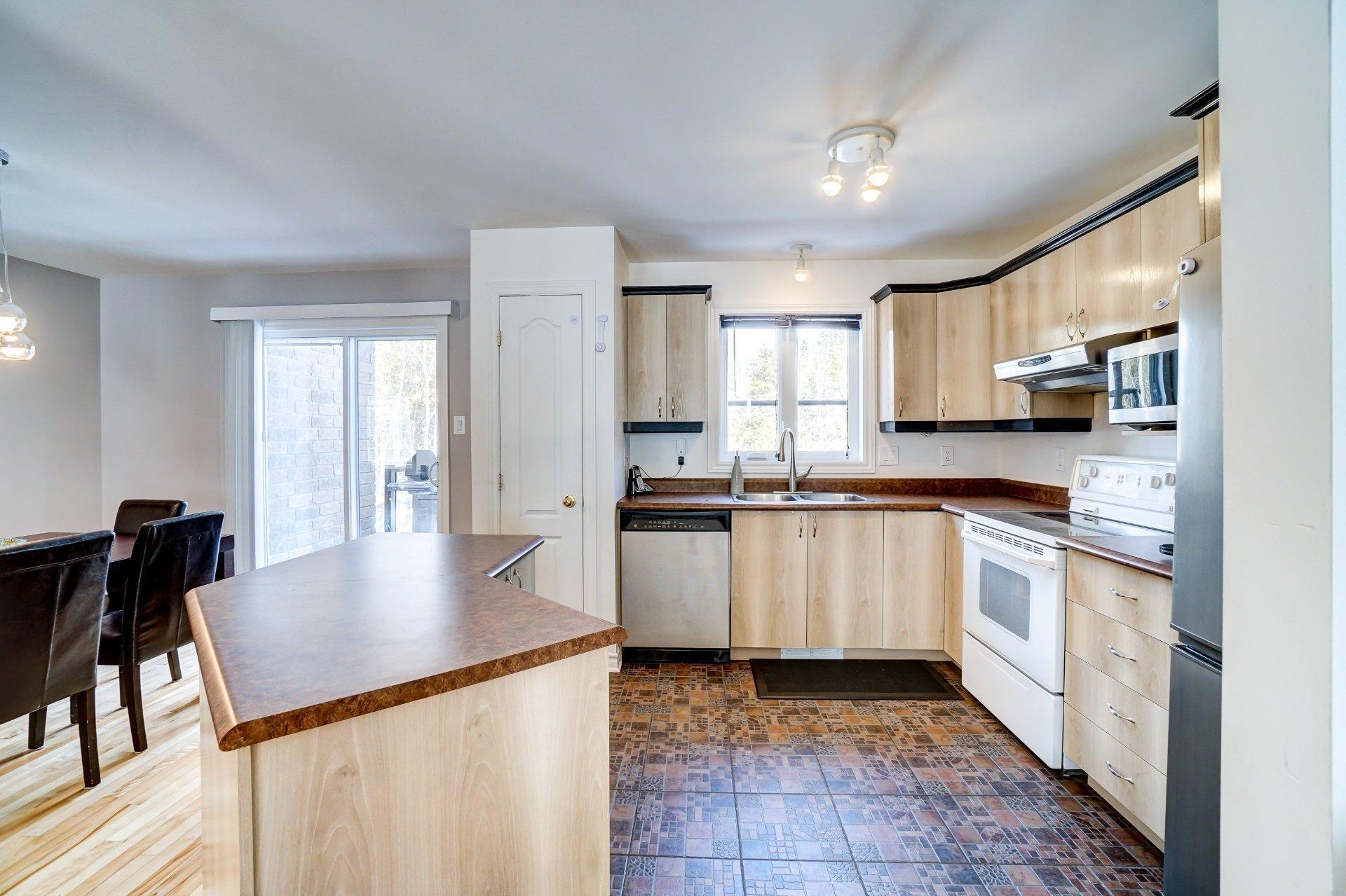 









412


Rue Chagnon

,
Gatineau (Aylmer),




QC
J9J0H2

