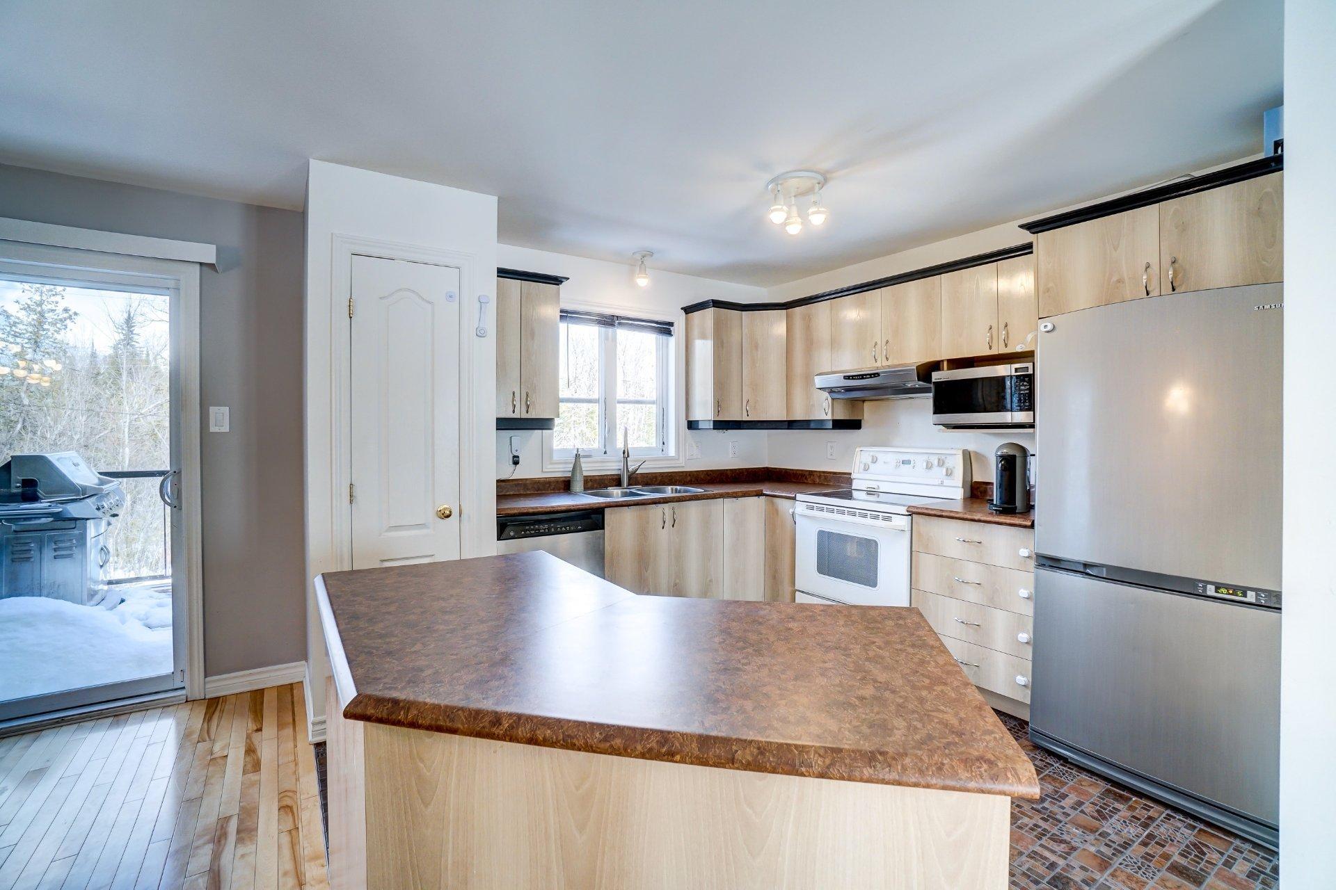 









412


Rue Chagnon

,
Gatineau (Aylmer),




QC
J9J0H2

