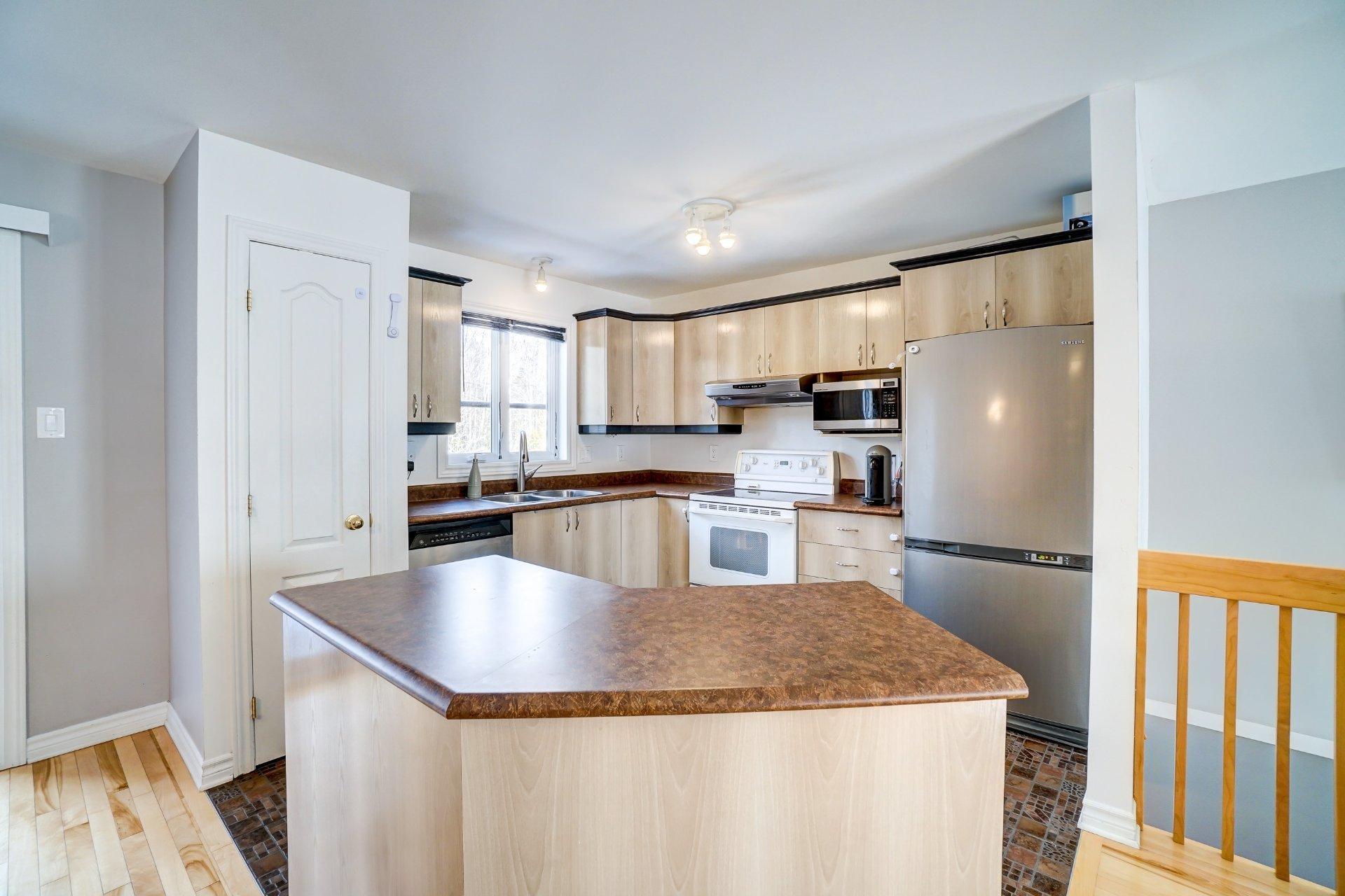 









412


Rue Chagnon

,
Gatineau (Aylmer),




QC
J9J0H2

