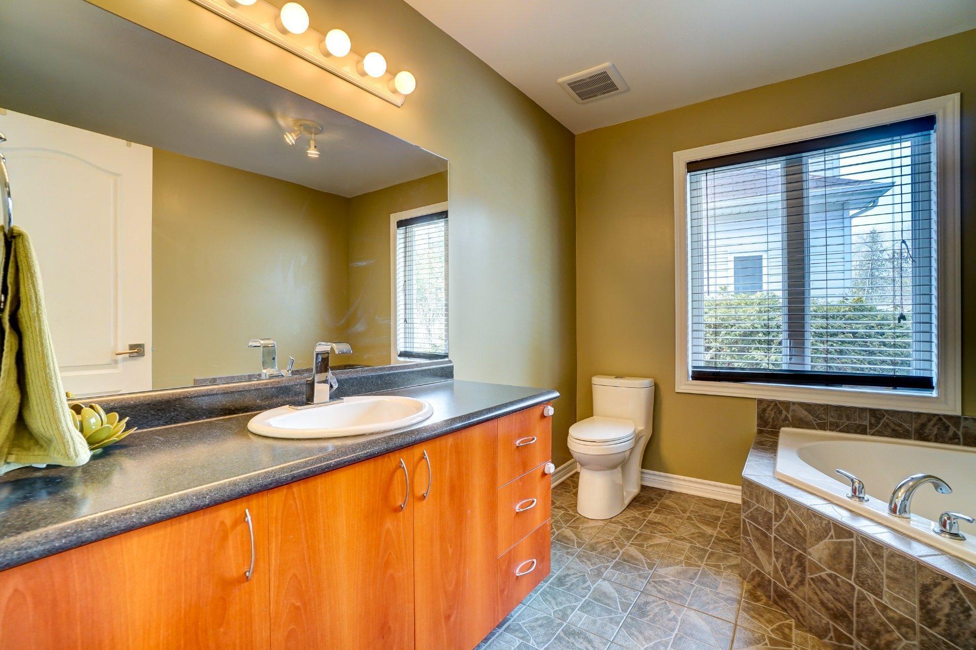 









412


Rue Chagnon

,
Gatineau (Aylmer),




QC
J9J0H2

