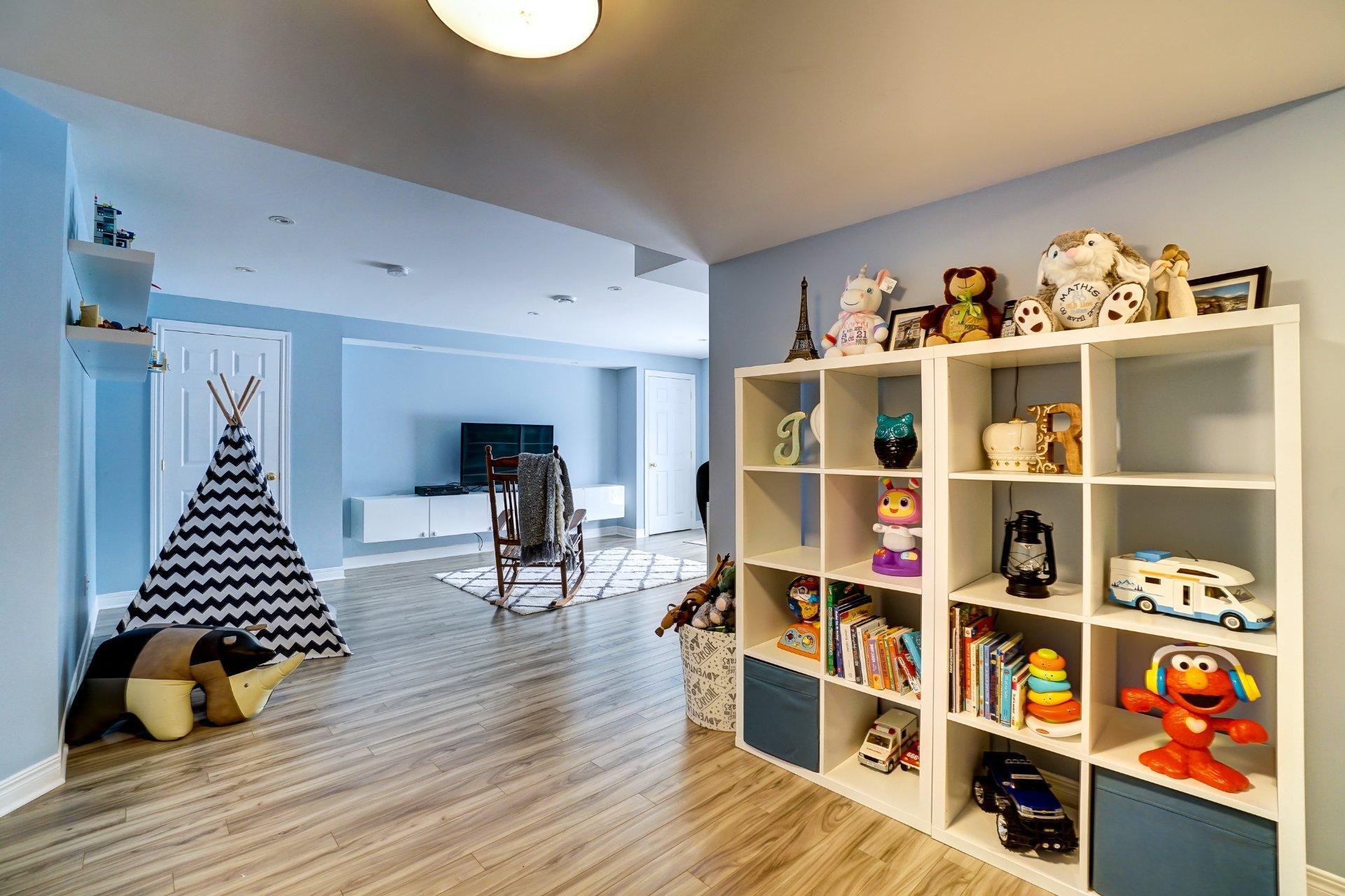 









412


Rue Chagnon

,
Gatineau (Aylmer),




QC
J9J0H2

