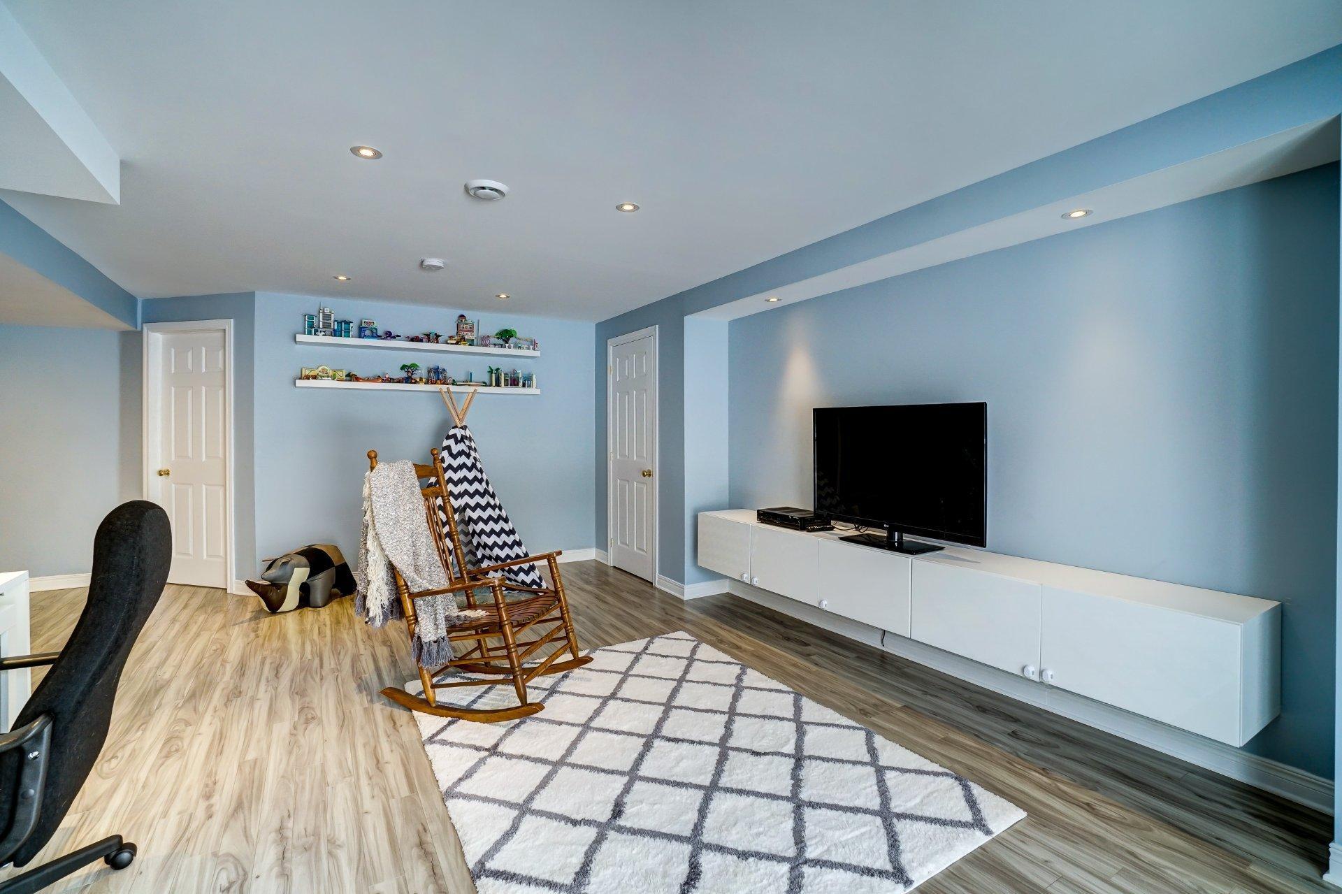 









412


Rue Chagnon

,
Gatineau (Aylmer),




QC
J9J0H2

