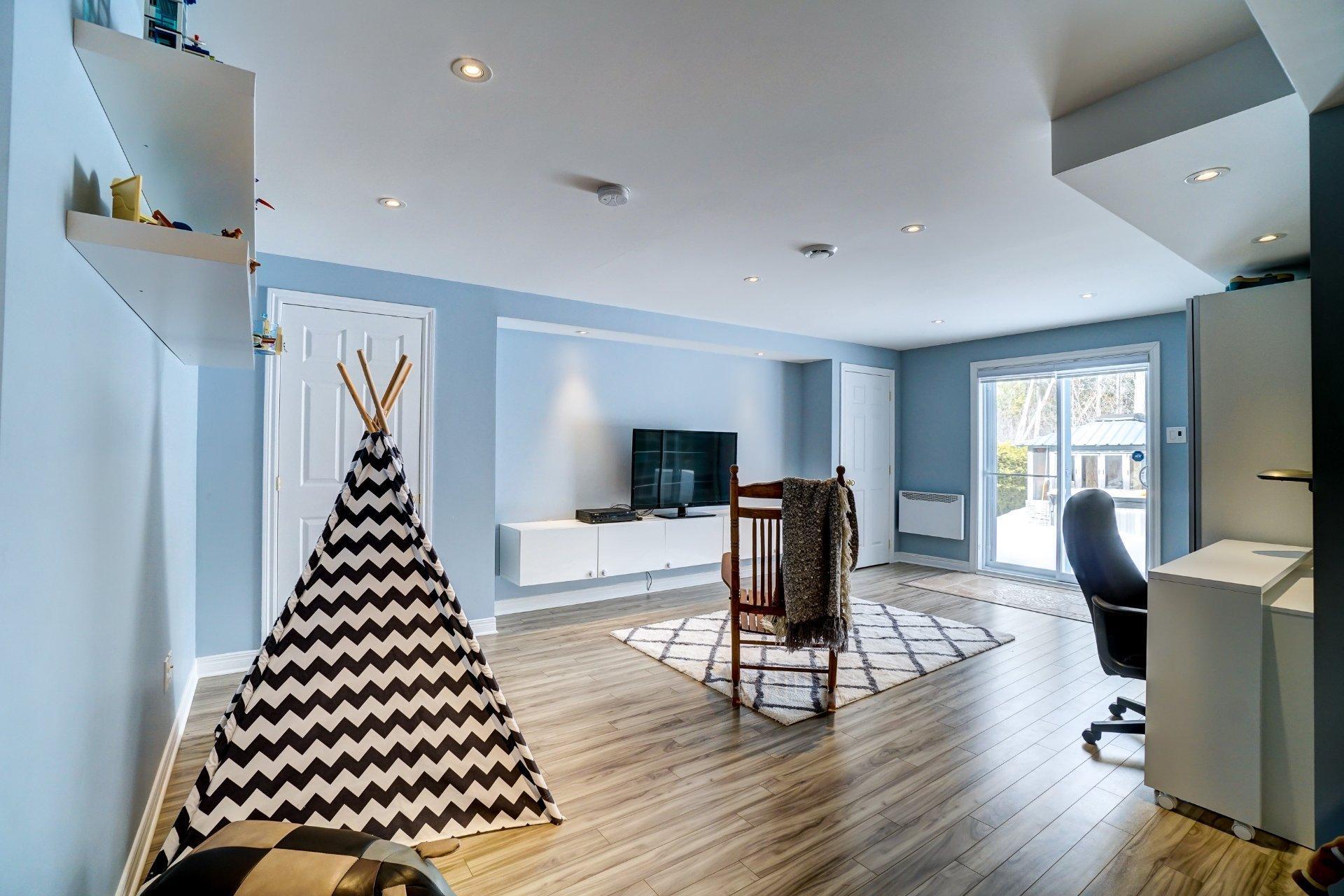 









412


Rue Chagnon

,
Gatineau (Aylmer),




QC
J9J0H2

