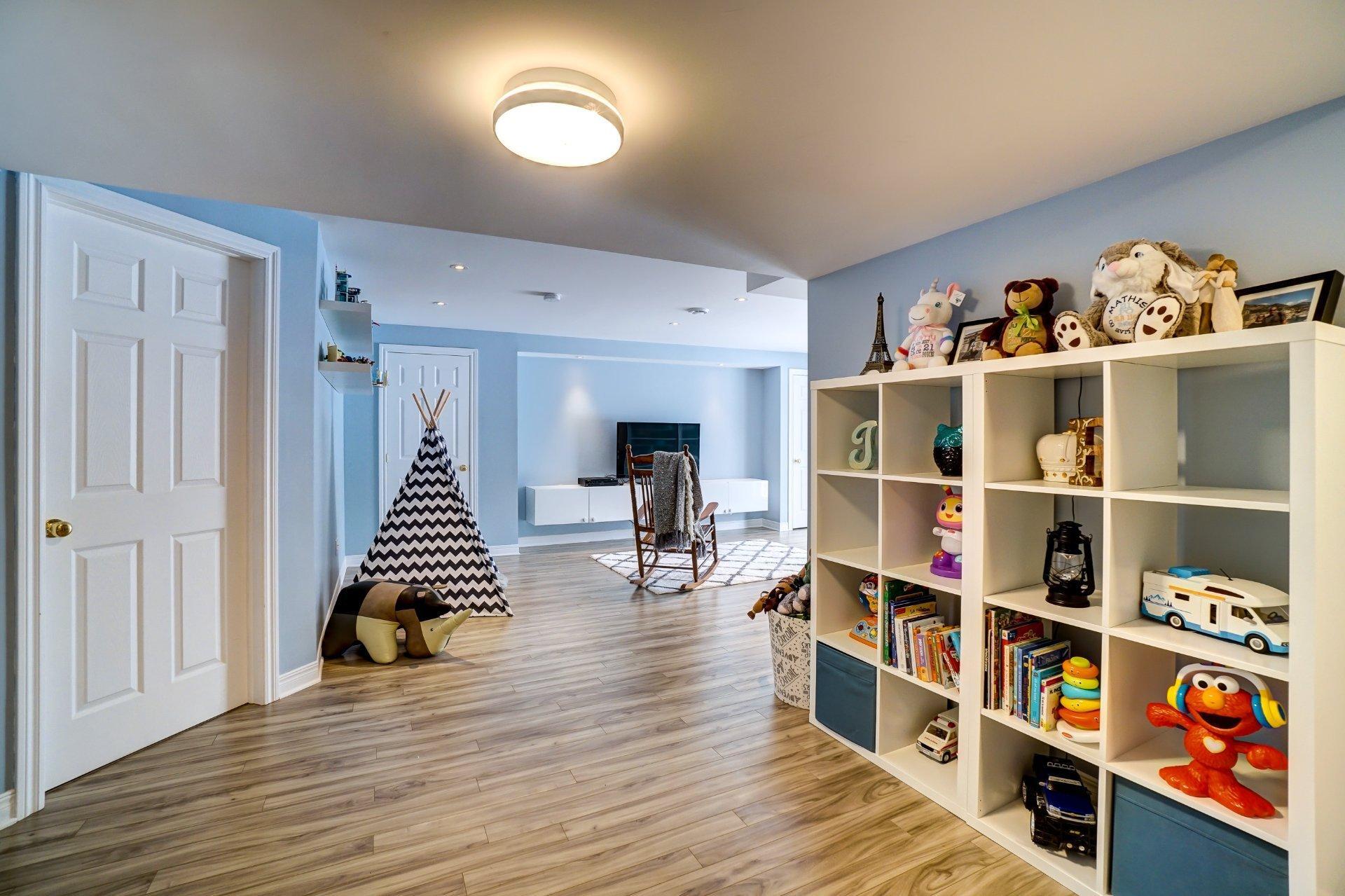 









412


Rue Chagnon

,
Gatineau (Aylmer),




QC
J9J0H2

