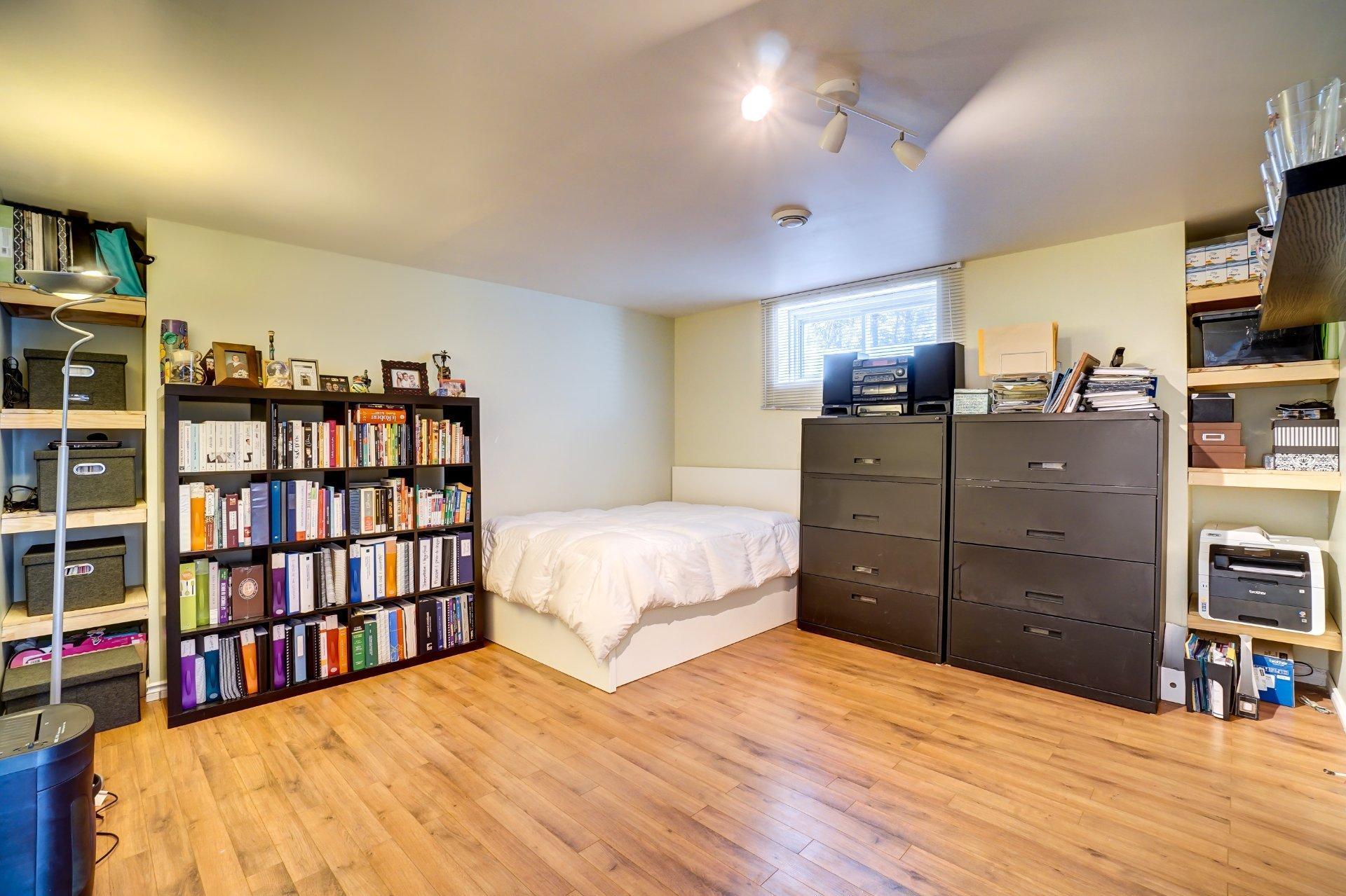 









412


Rue Chagnon

,
Gatineau (Aylmer),




QC
J9J0H2

