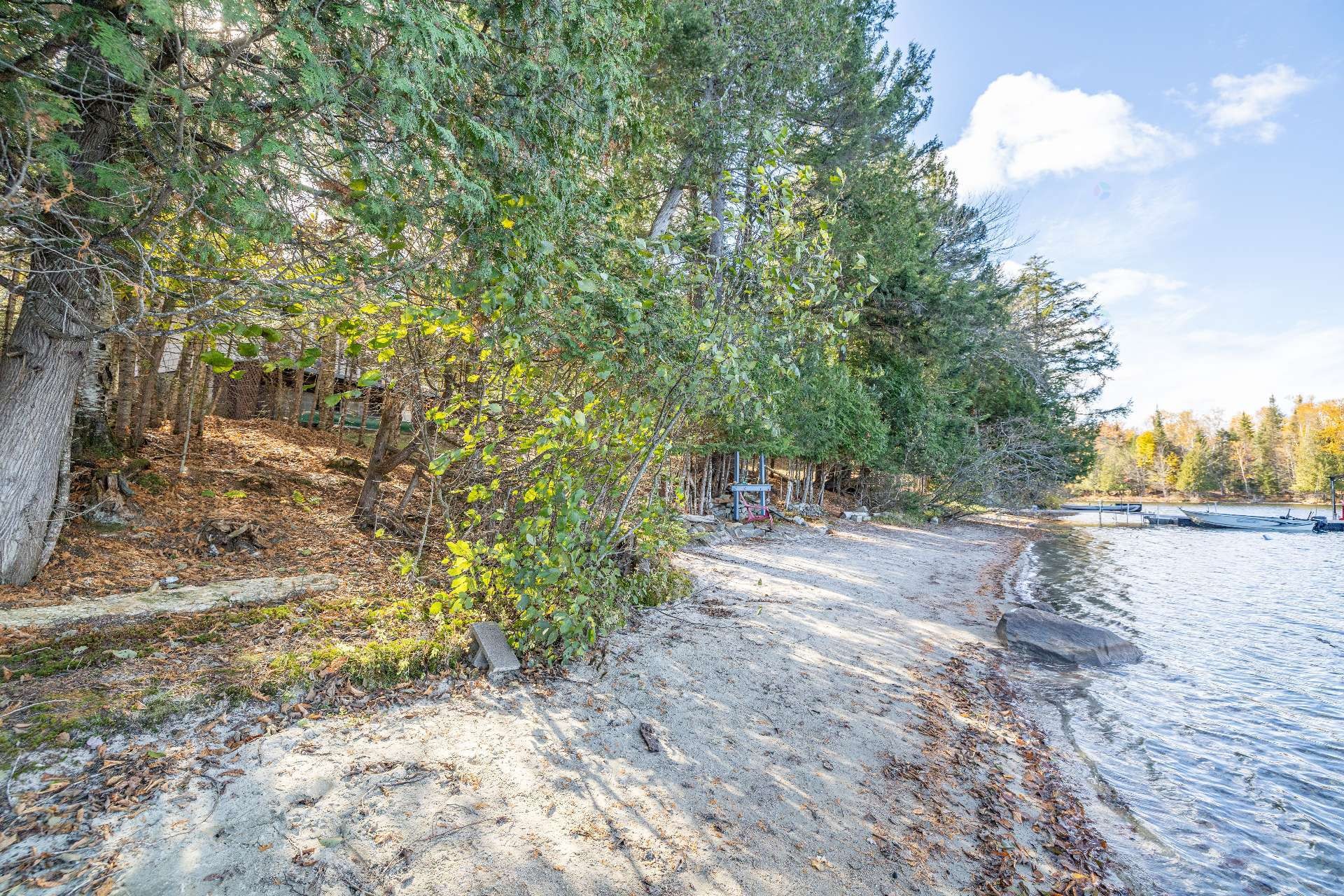 









105


Ch. des Geais-Bleus

,
Nominingue,




QC
J0W1R0

