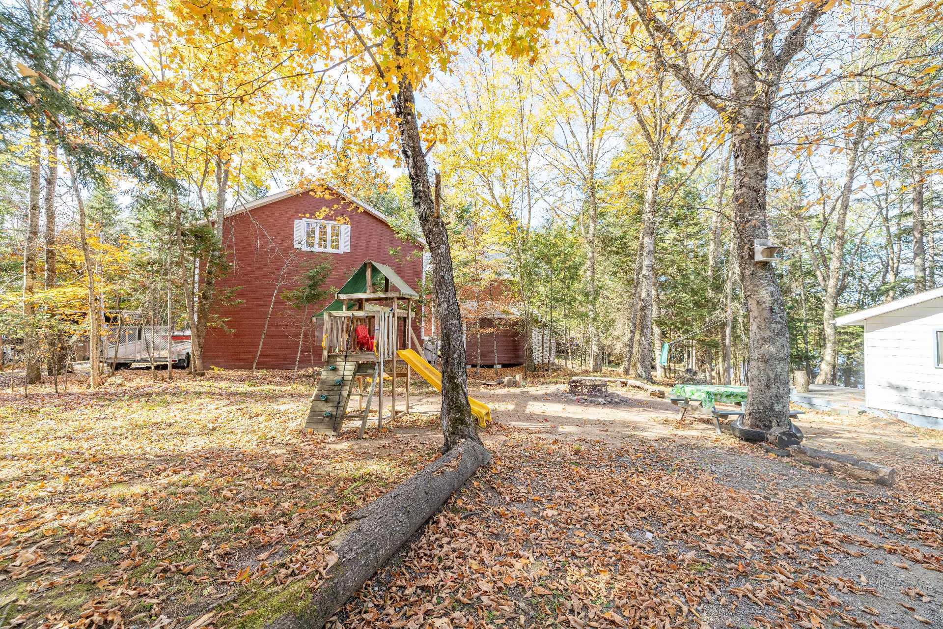 









105


Ch. des Geais-Bleus

,
Nominingue,




QC
J0W1R0

