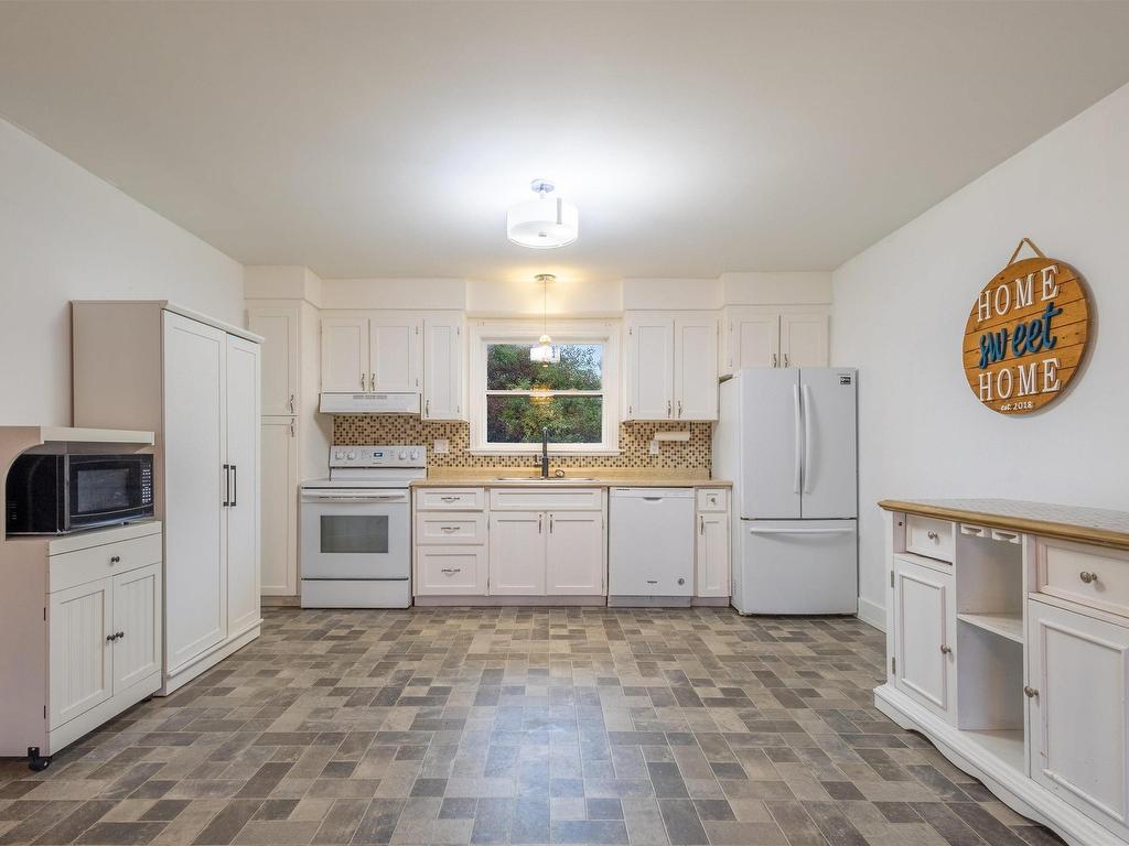 












42 King Grove Road

,
Millville,




NS
B1Y 2B9

