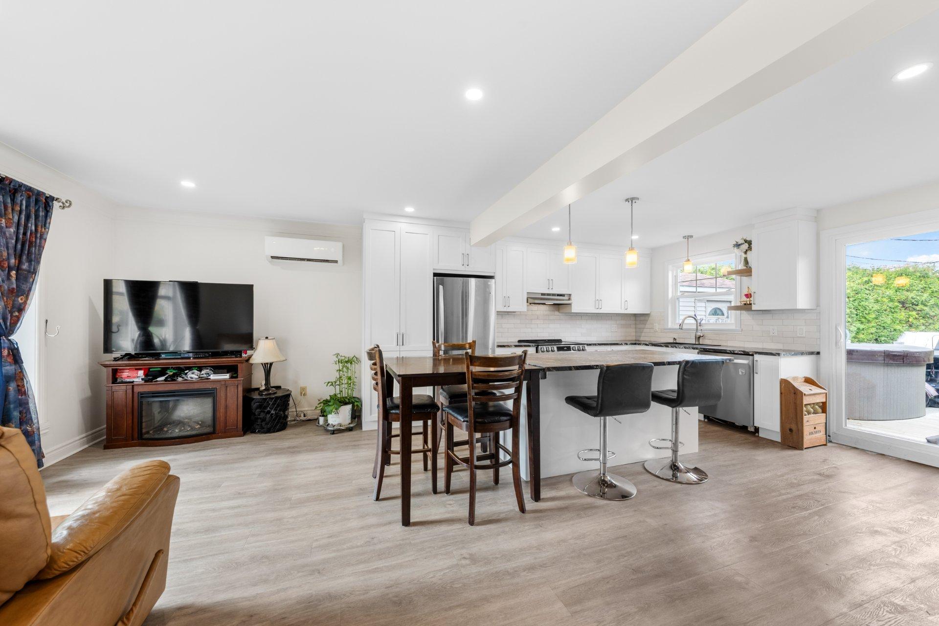 









81


Rue Bernard

,
Saint-Jean-sur-Richelieu,




QC
J3B7X1

