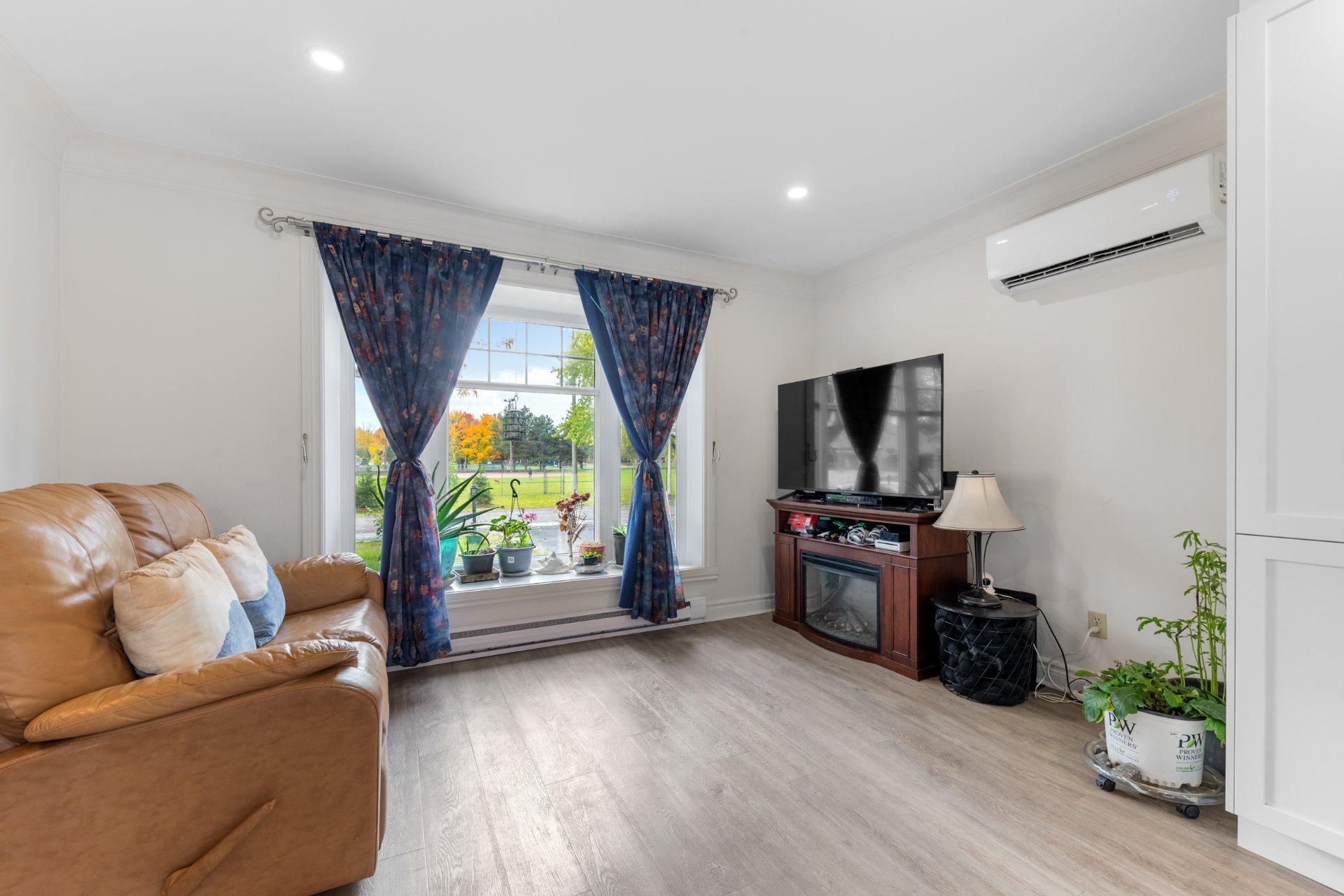 









81


Rue Bernard

,
Saint-Jean-sur-Richelieu,




QC
J3B7X1

