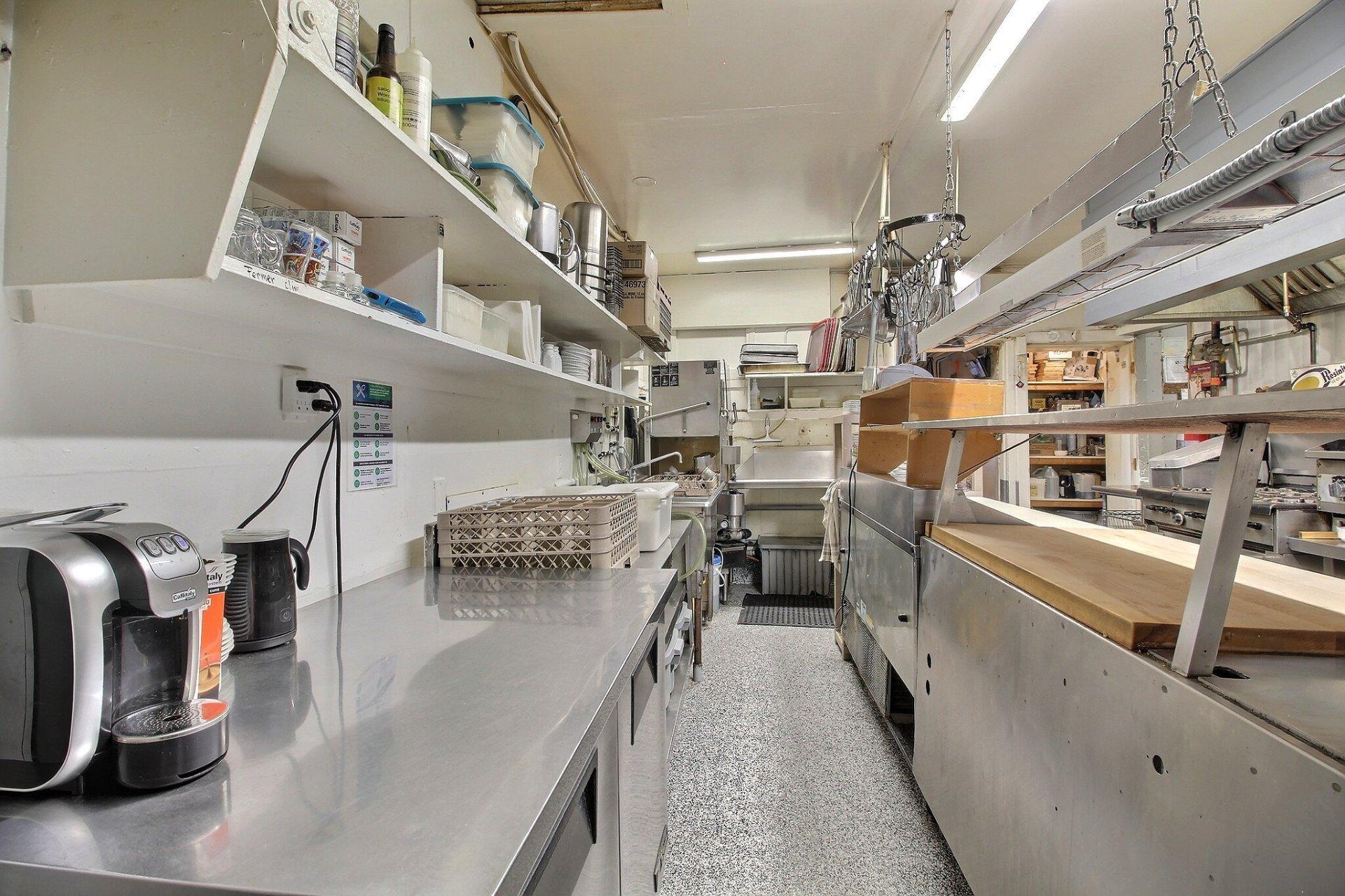 









734


13e Avenue N.

,
Sherbrooke (Fleurimont),




QC
J1E3L7

