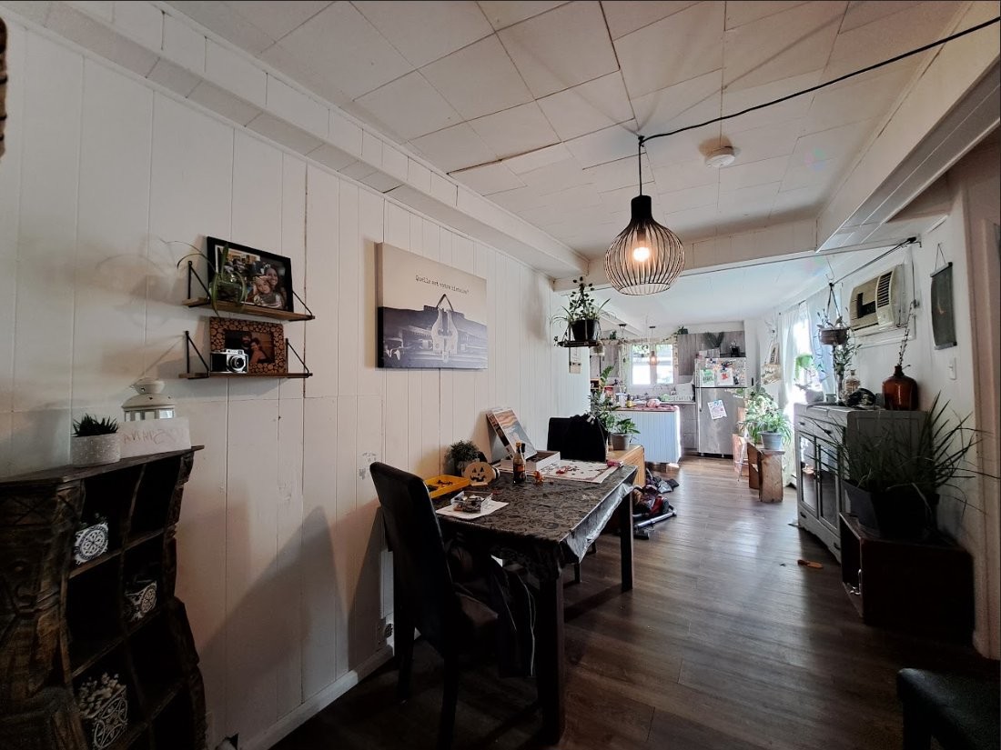 









1393

 - 1395


Rue St-Denis

,
Trois-Rivières,




QC
G9A3Z8

