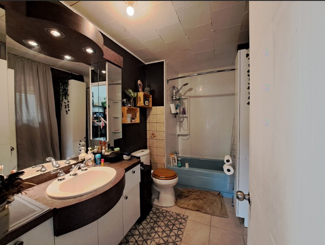 









1393

 - 1395


Rue St-Denis

,
Trois-Rivières,




QC
G9A3Z8

