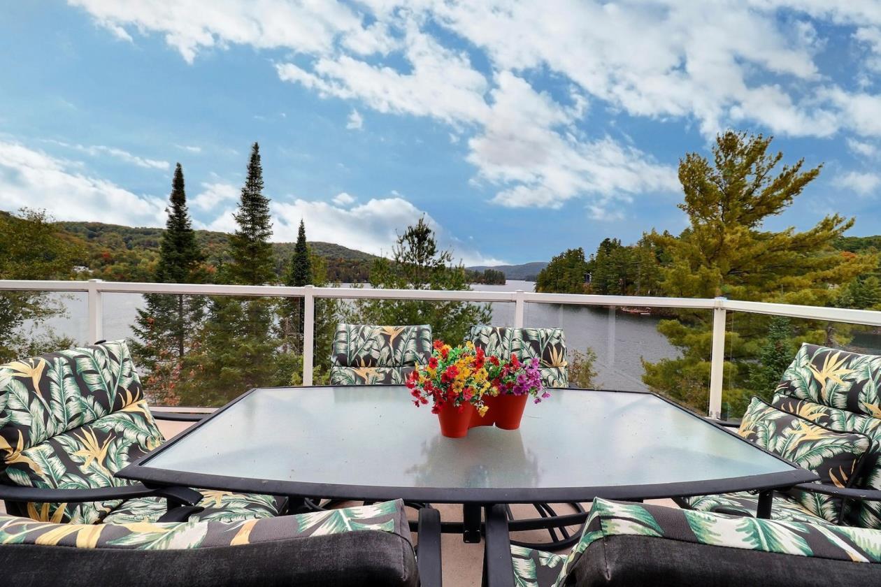 









23


Ch. Lockhart

,
Val-des-Monts,




QC
J8N2R9

