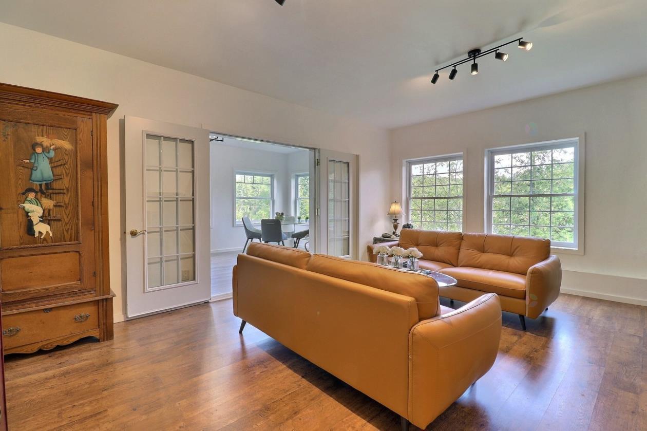 









23


Ch. Lockhart

,
Val-des-Monts,




QC
J8N2R9

