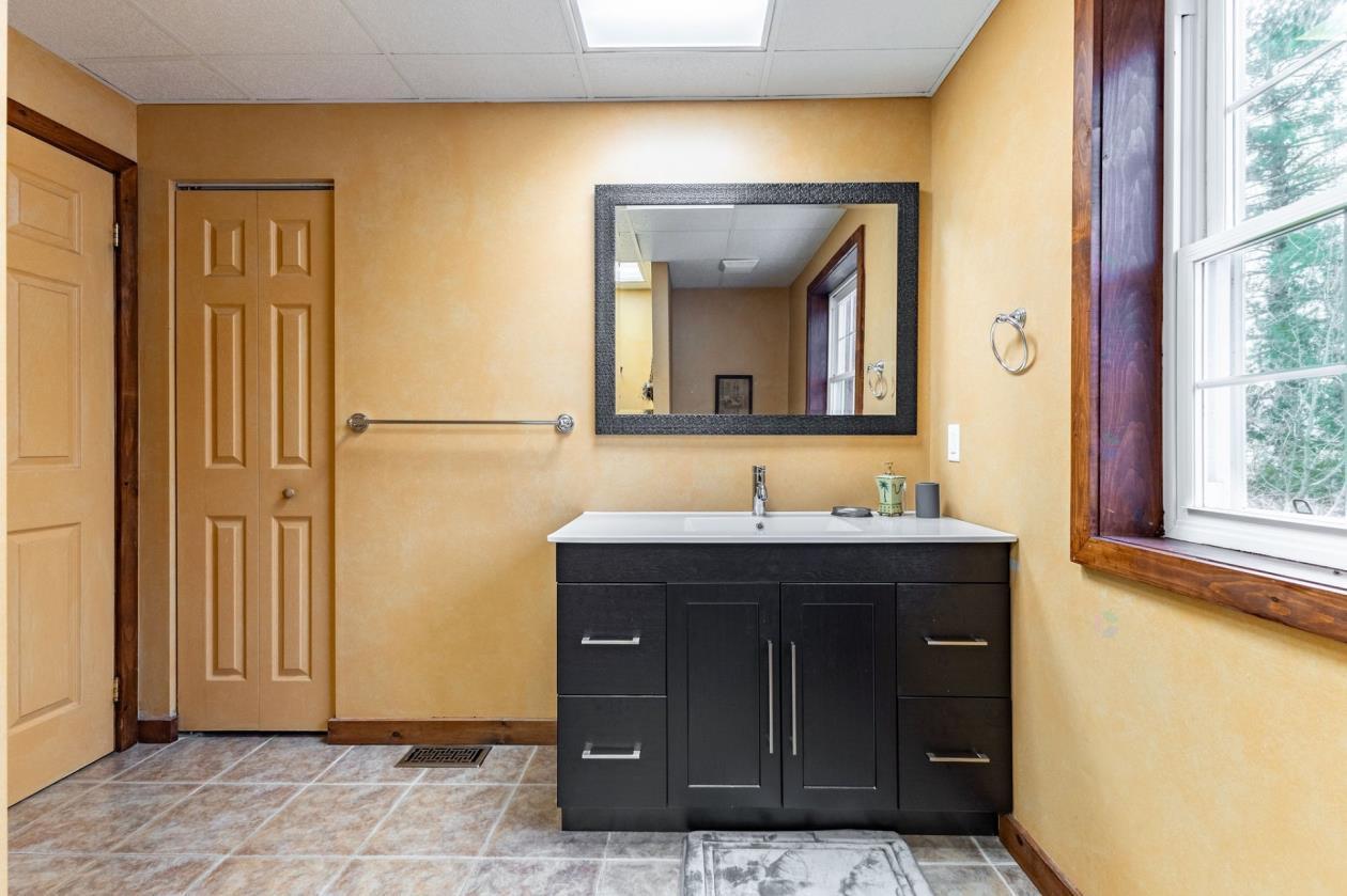 









23


Ch. Lockhart

,
Val-des-Monts,




QC
J8N2R9

