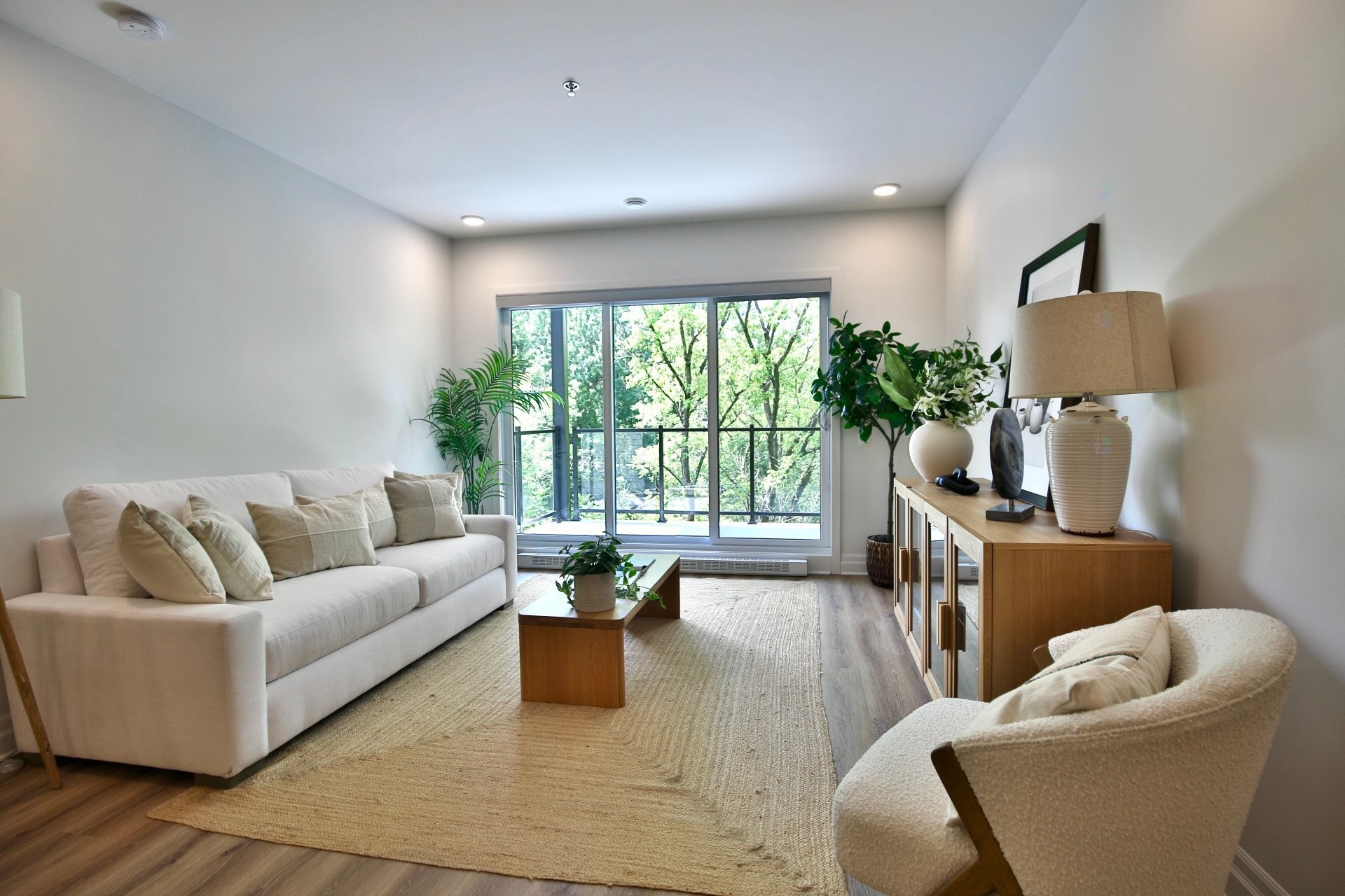 









2000


Rue Benoit

, 122,
Saint-Bruno-de-Montarville,




QC
J3V6N5

