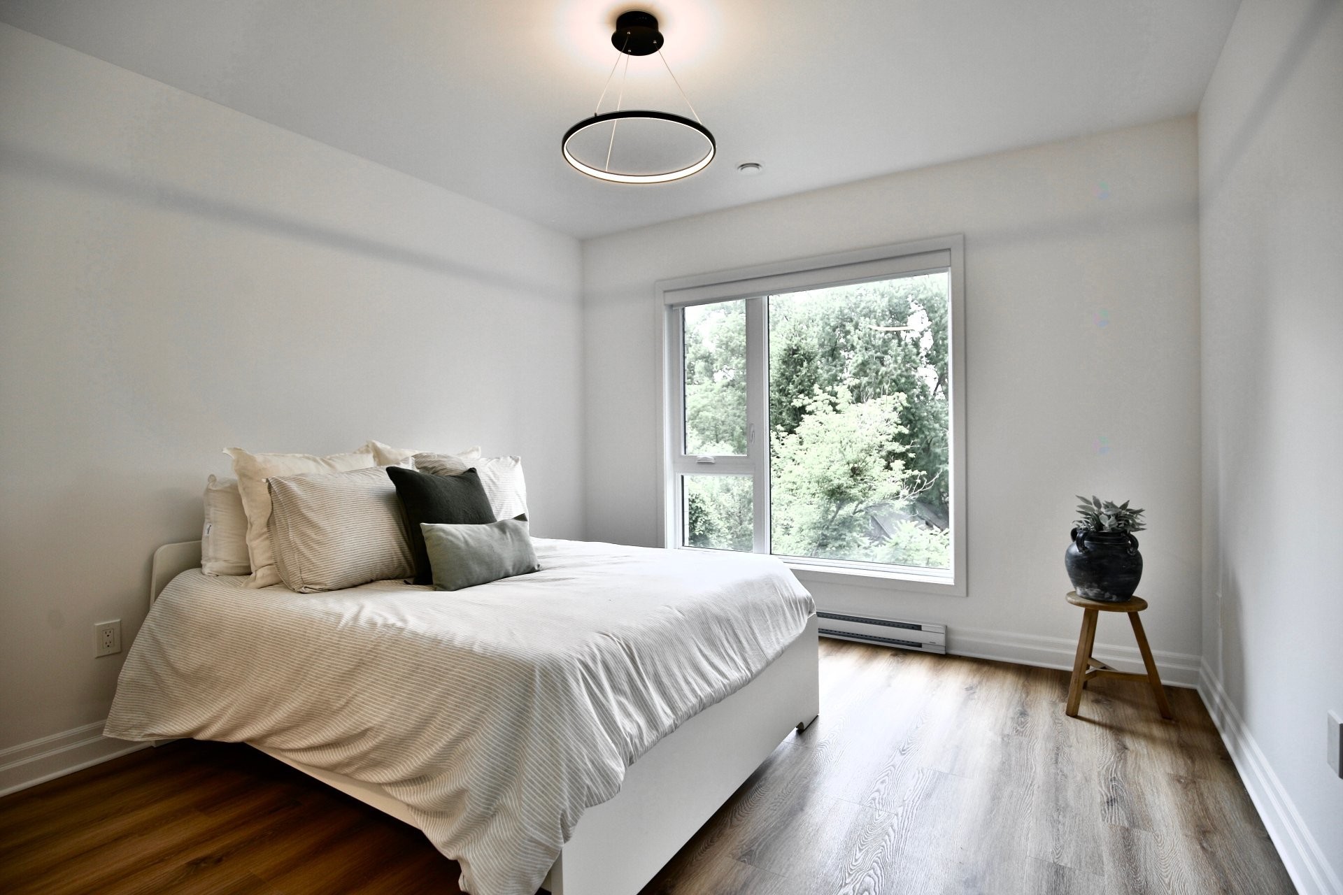 









2000


Rue Benoit

, 122,
Saint-Bruno-de-Montarville,




QC
J3V6N5


