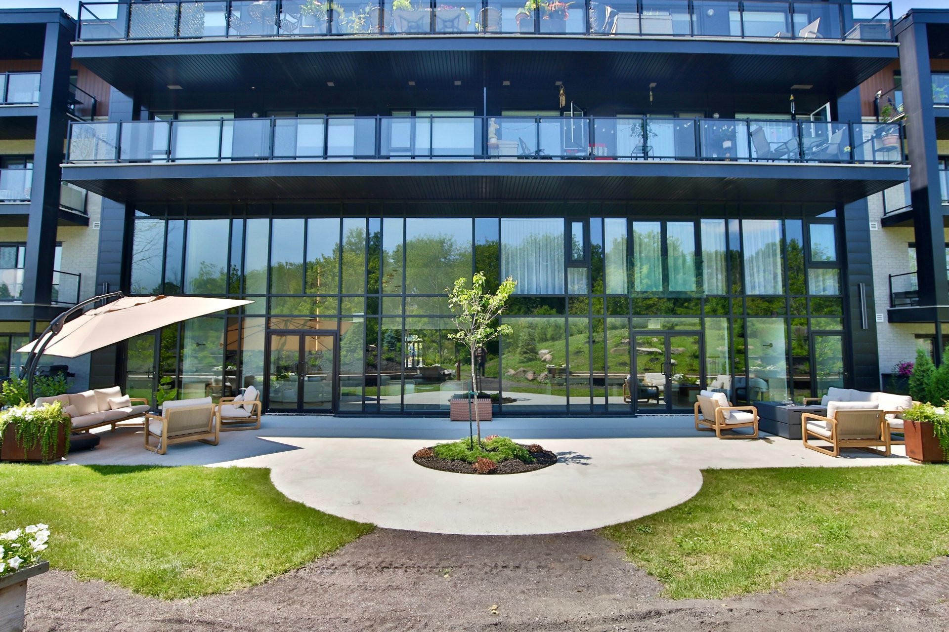 









2000


Rue Benoit

, 211,
Saint-Bruno-de-Montarville,




QC
J3V6N5

