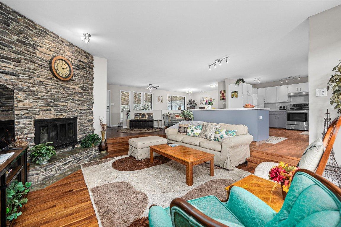 









5821


Atkinson

Crescent,
Peachland,




BC
V0H 1X4

