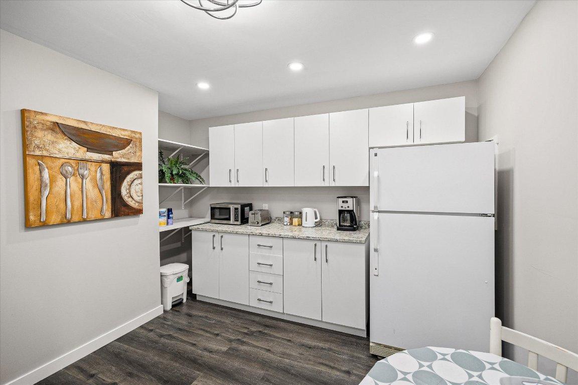 









5821


Atkinson

Crescent,
Peachland,




BC
V0H 1X4

