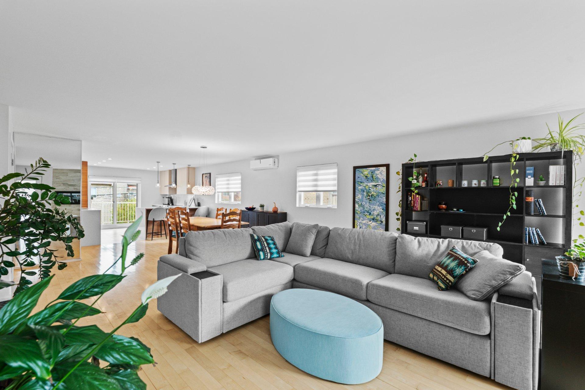 









8509


Av. André-Grasset

,
Montréal (Ahuntsic-Cartierville),




QC
H2M2M5

