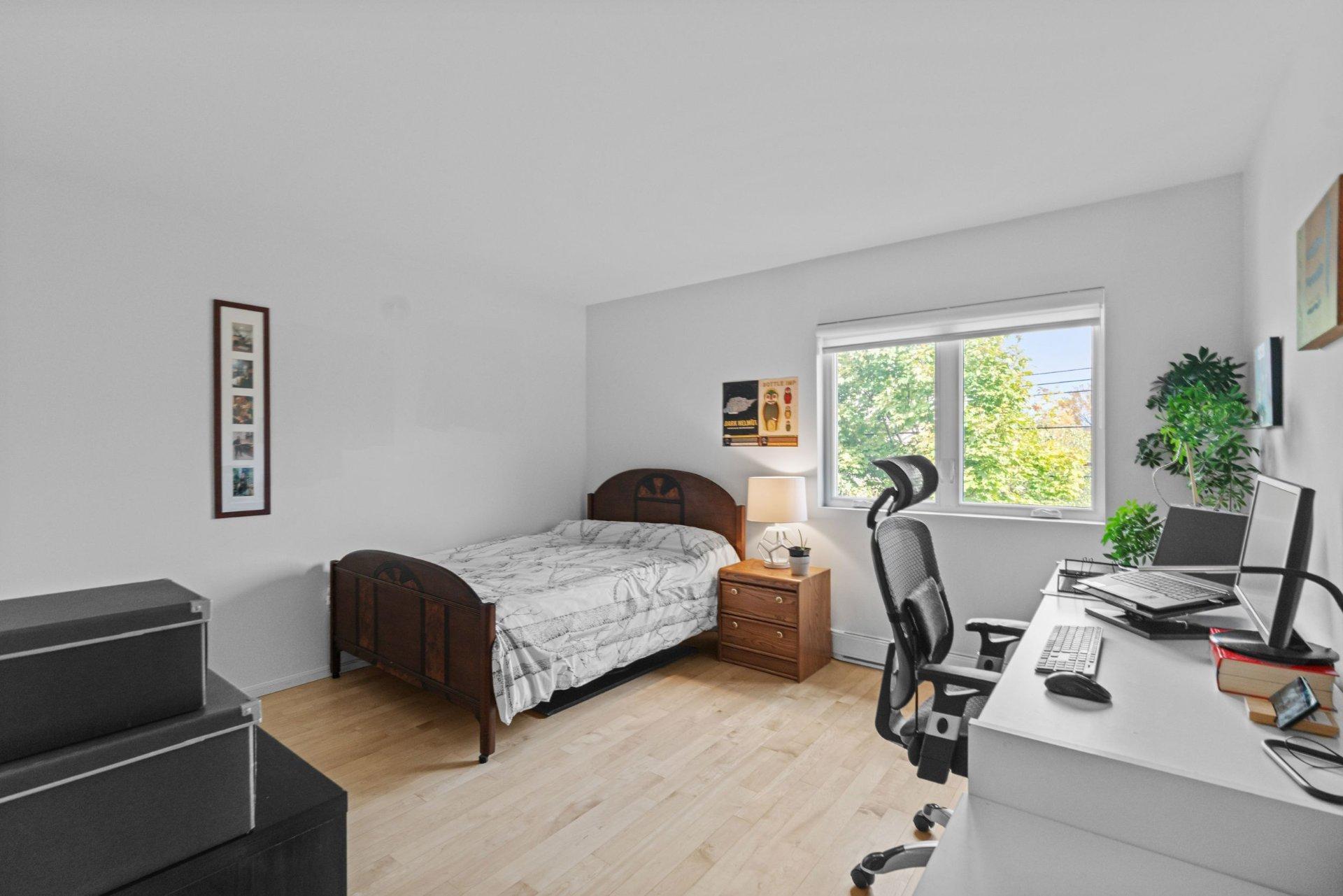 









8509


Av. André-Grasset

,
Montréal (Ahuntsic-Cartierville),




QC
H2M2M5

