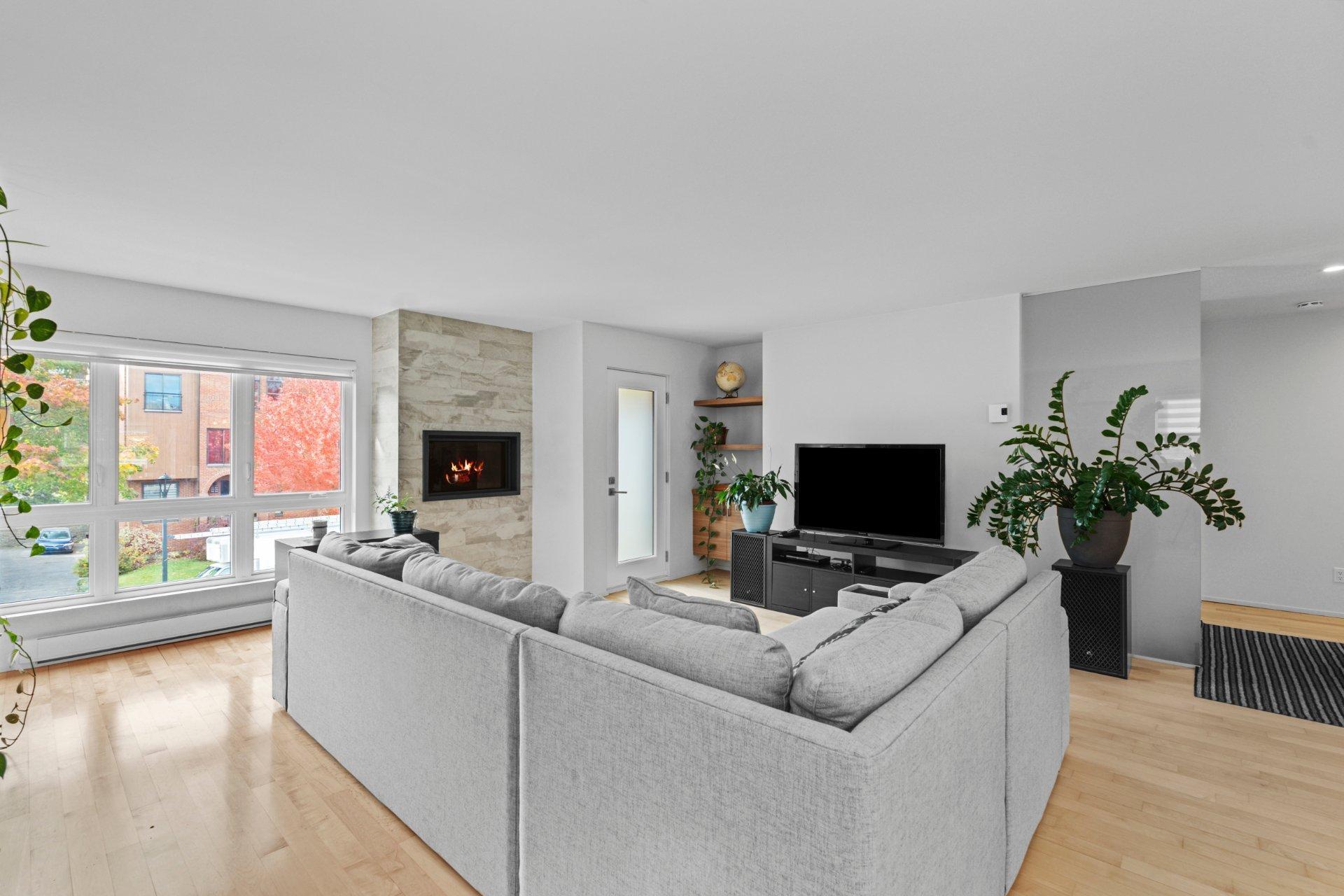 









8509


Av. André-Grasset

,
Montréal (Ahuntsic-Cartierville),




QC
H2M2M5

