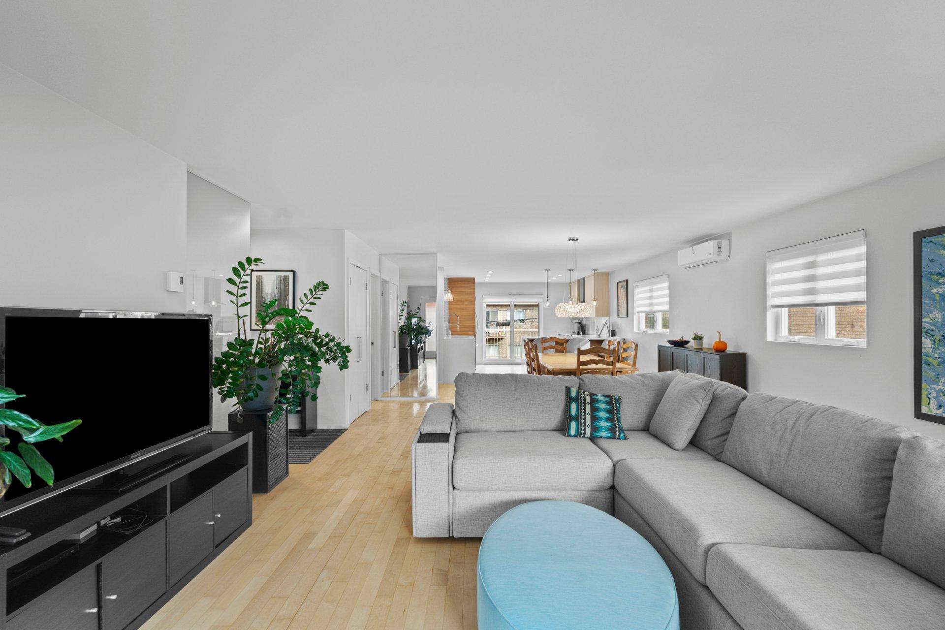 









8509


Av. André-Grasset

,
Montréal (Ahuntsic-Cartierville),




QC
H2M2M5

