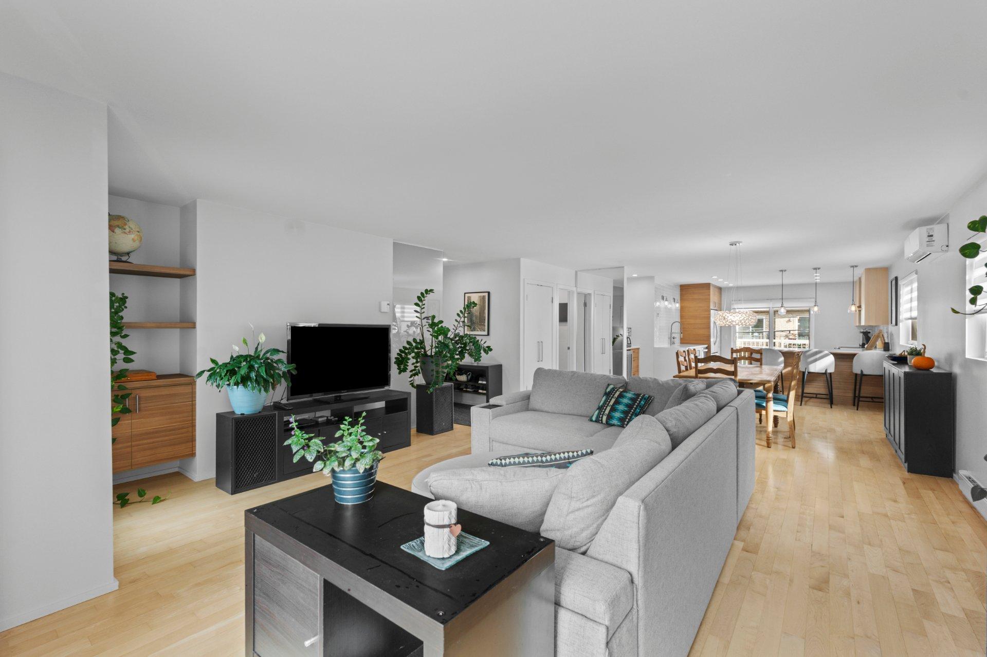 









8509


Av. André-Grasset

,
Montréal (Ahuntsic-Cartierville),




QC
H2M2M5

