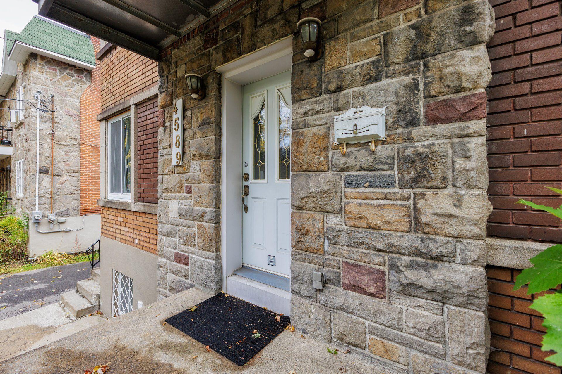 









4589

 - 4591


Av. de Hampton

,
Montréal (Côte-des-Neiges/Notre-Dame-de-Grâce),




QC
H4A2L5

