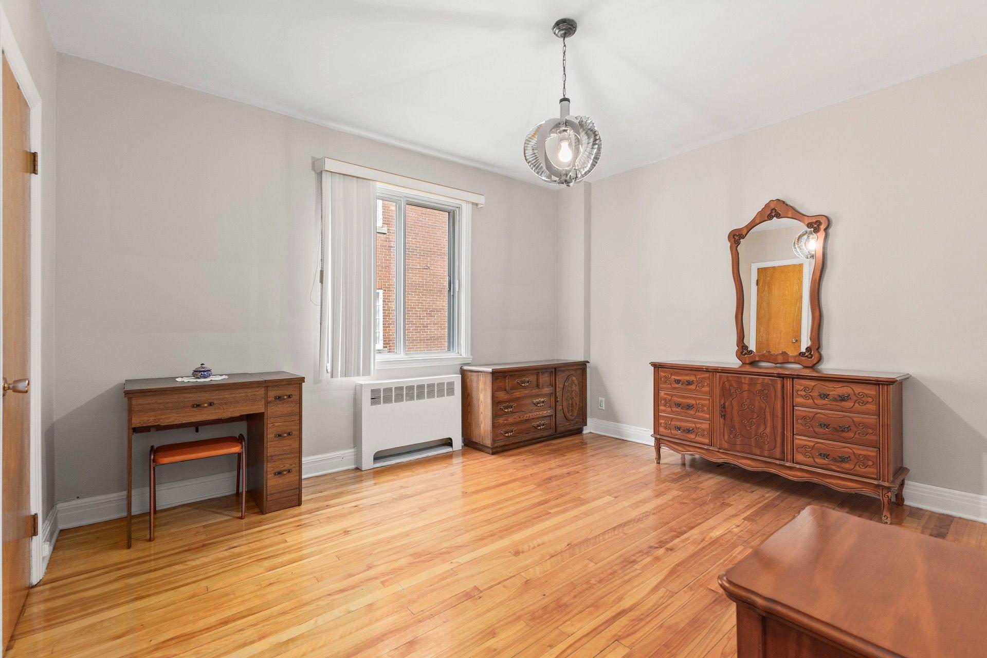 









4589

 - 4591


Av. de Hampton

,
Montréal (Côte-des-Neiges/Notre-Dame-de-Grâce),




QC
H4A2L5

