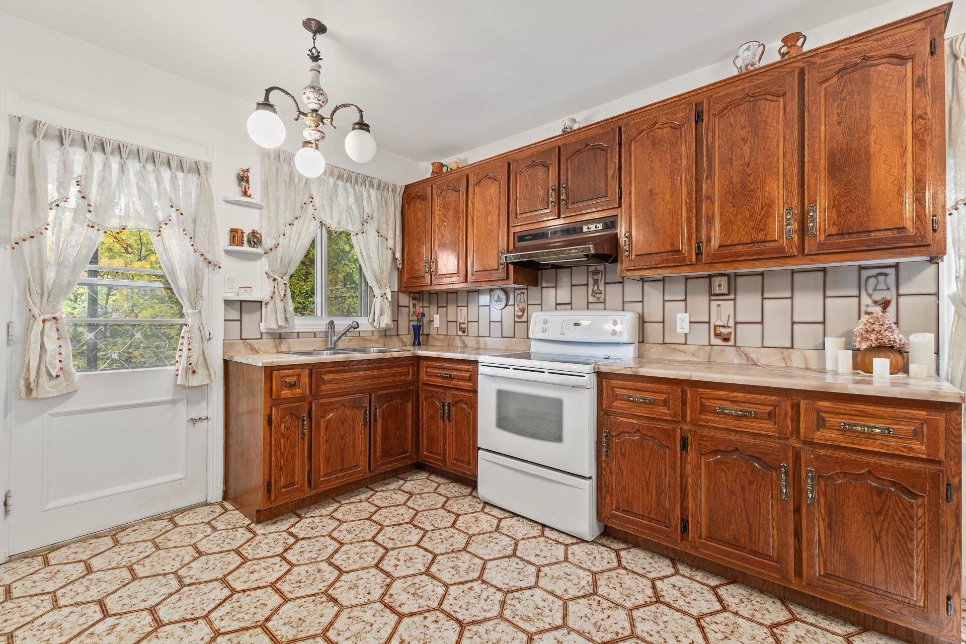 









4589

 - 4591


Av. de Hampton

,
Montréal (Côte-des-Neiges/Notre-Dame-de-Grâce),




QC
H4A2L5

