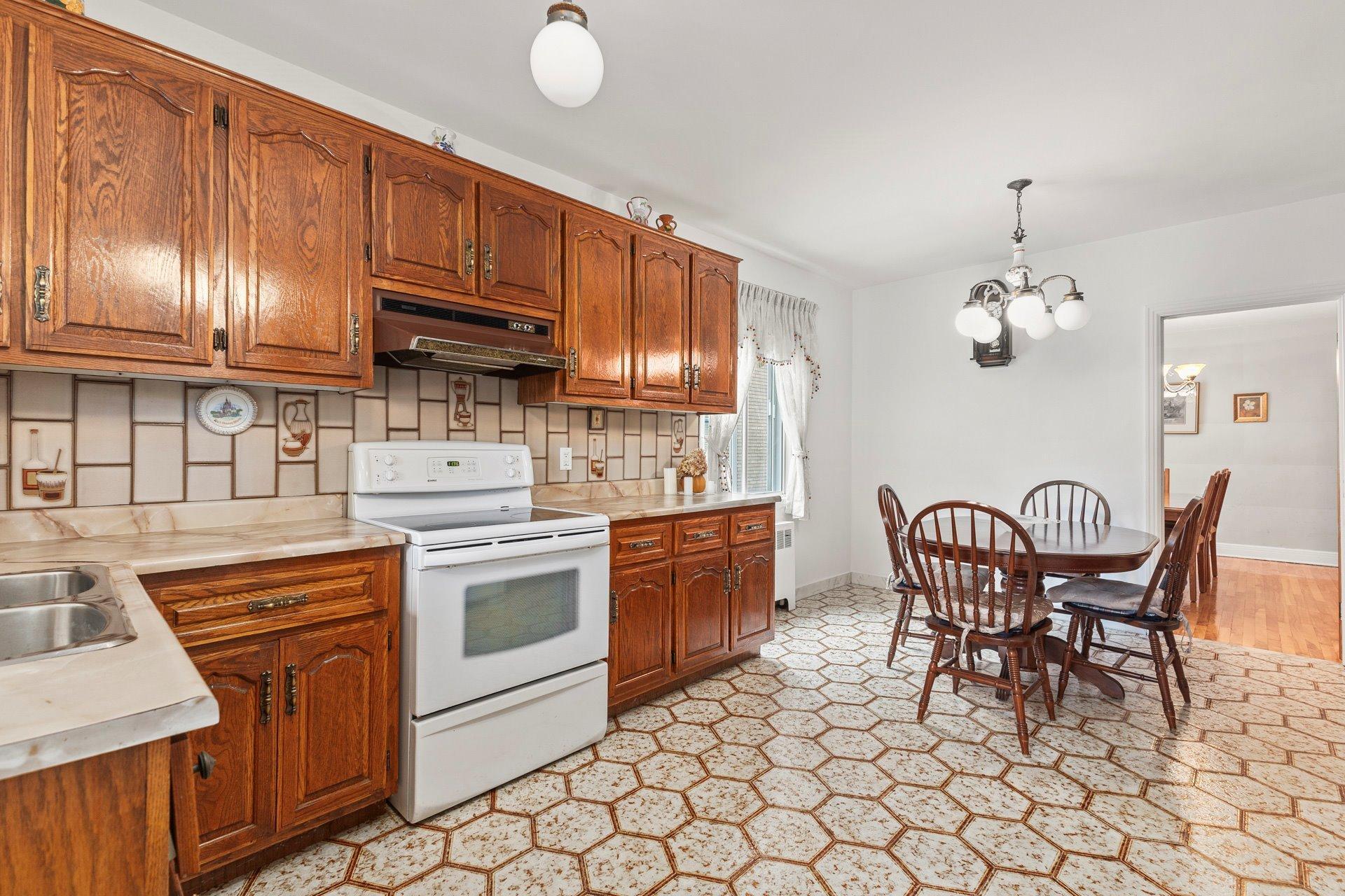 









4589

 - 4591


Av. de Hampton

,
Montréal (Côte-des-Neiges/Notre-Dame-de-Grâce),




QC
H4A2L5

