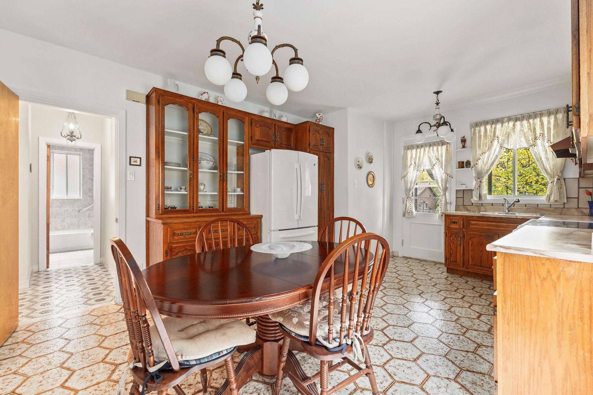 









4589

 - 4591


Av. de Hampton

,
Montréal (Côte-des-Neiges/Notre-Dame-de-Grâce),




QC
H4A2L5

