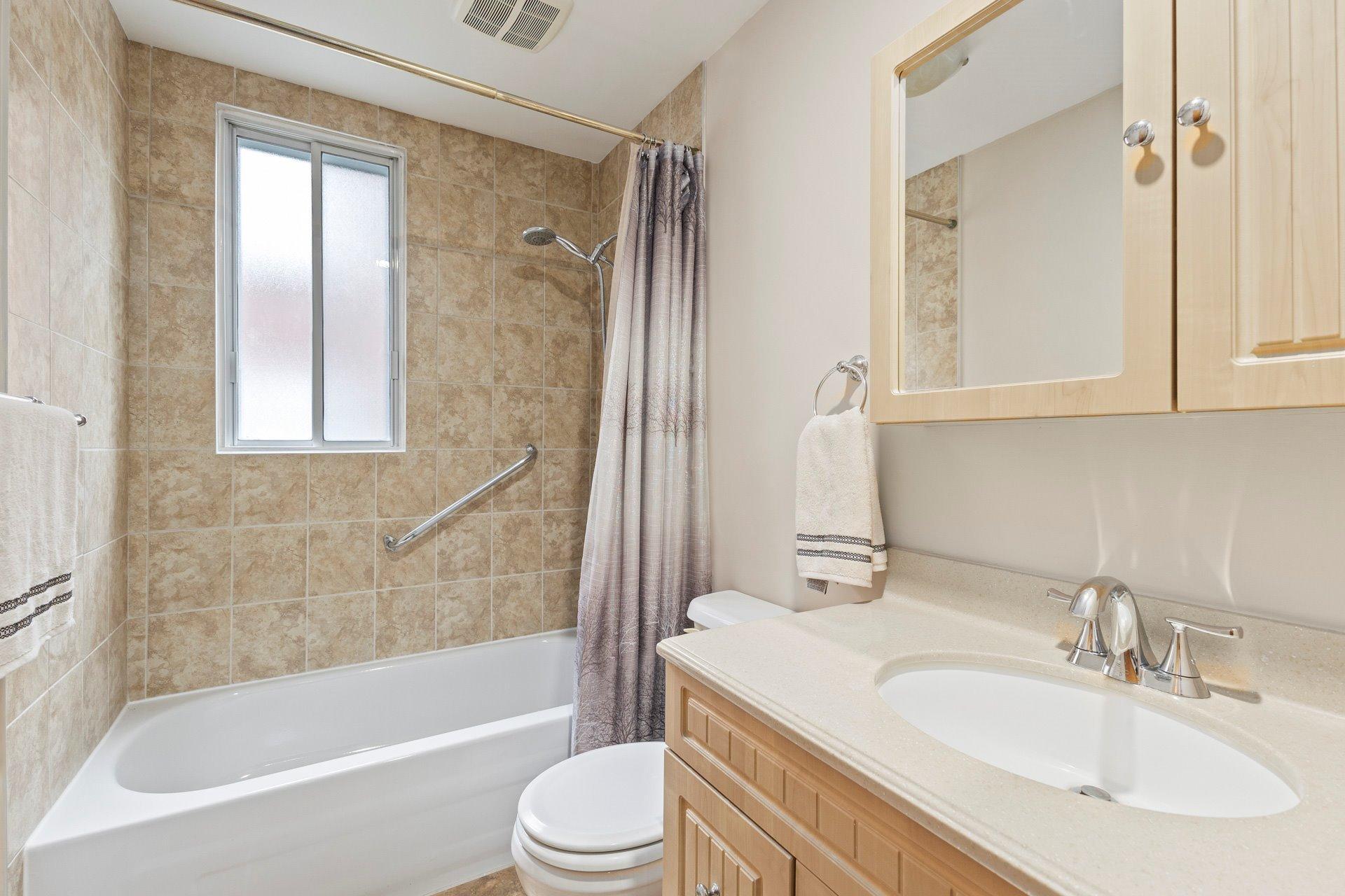 









4589

 - 4591


Av. de Hampton

,
Montréal (Côte-des-Neiges/Notre-Dame-de-Grâce),




QC
H4A2L5

