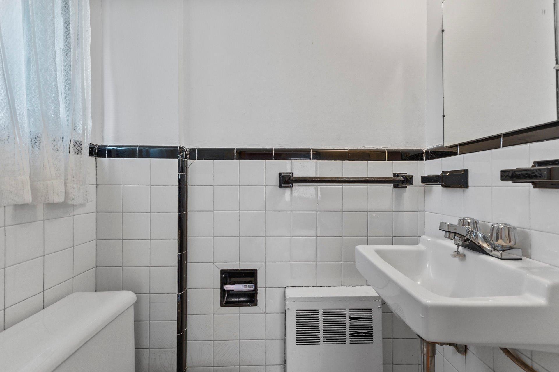 









4589

 - 4591


Av. de Hampton

,
Montréal (Côte-des-Neiges/Notre-Dame-de-Grâce),




QC
H4A2L5

