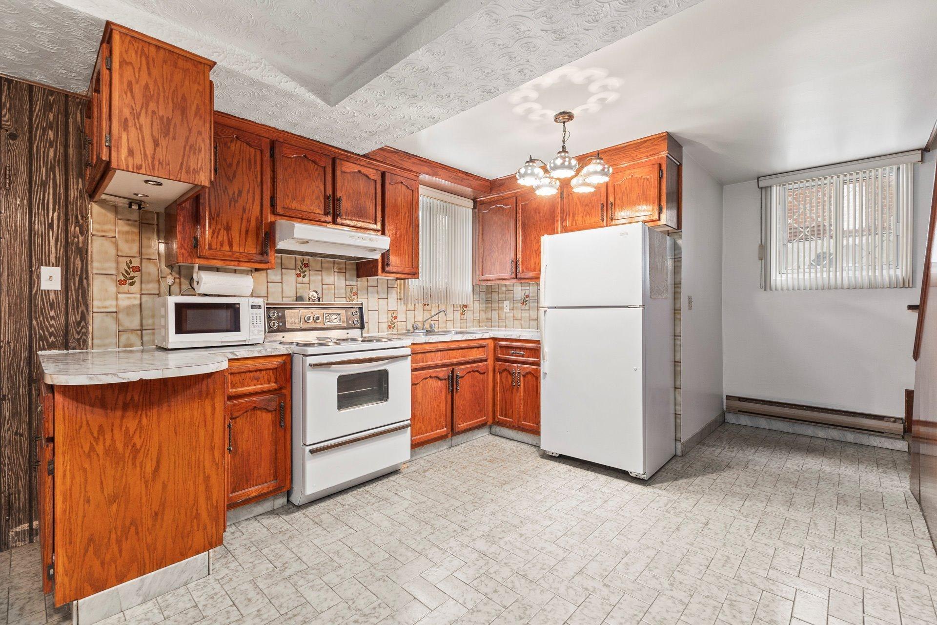 









4589

 - 4591


Av. de Hampton

,
Montréal (Côte-des-Neiges/Notre-Dame-de-Grâce),




QC
H4A2L5

