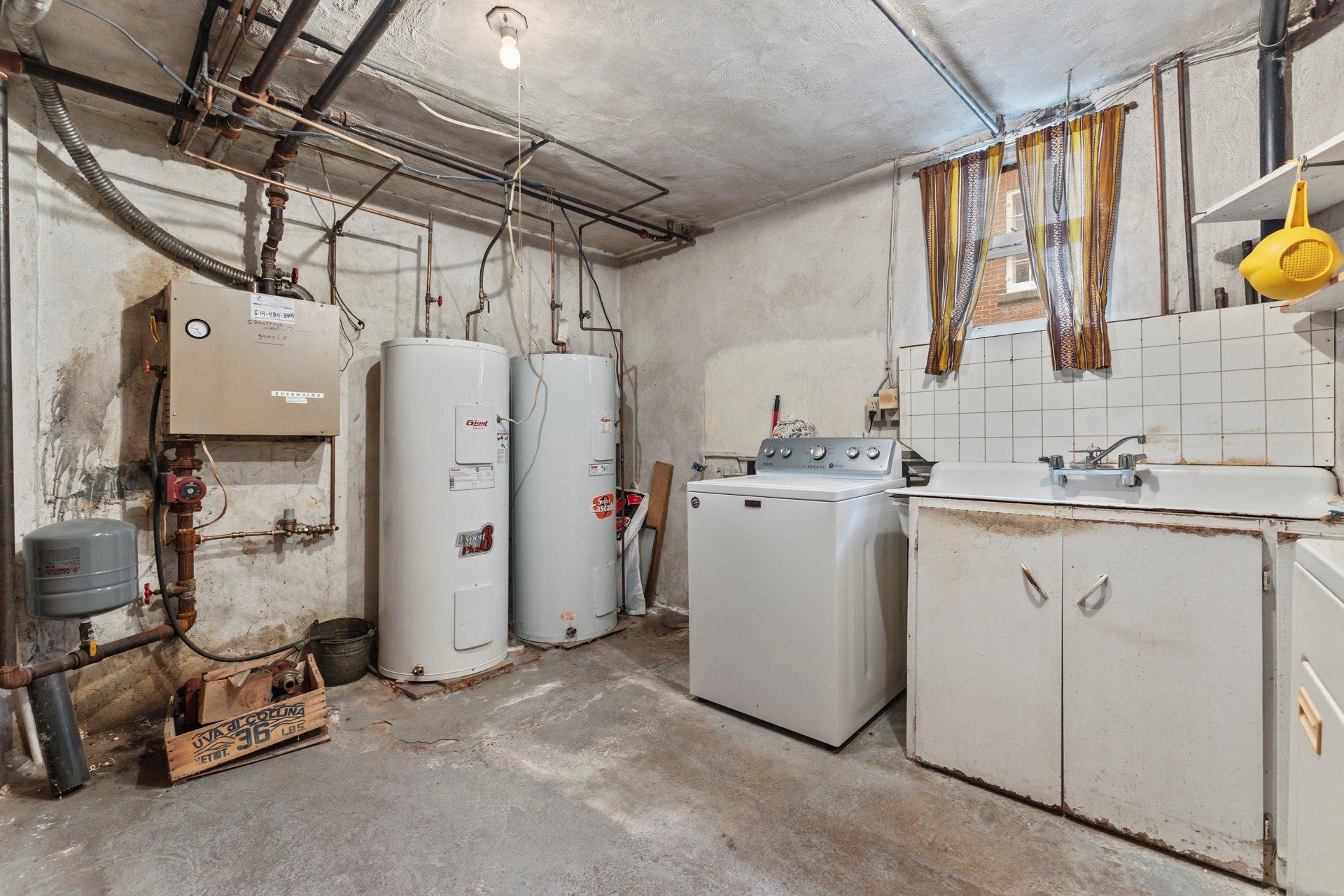 









4589

 - 4591


Av. de Hampton

,
Montréal (Côte-des-Neiges/Notre-Dame-de-Grâce),




QC
H4A2L5

