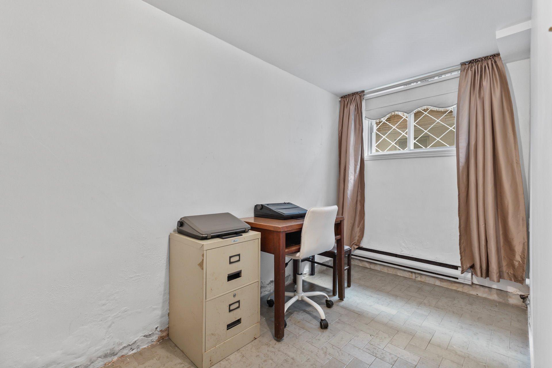 









4589

 - 4591


Av. de Hampton

,
Montréal (Côte-des-Neiges/Notre-Dame-de-Grâce),




QC
H4A2L5

