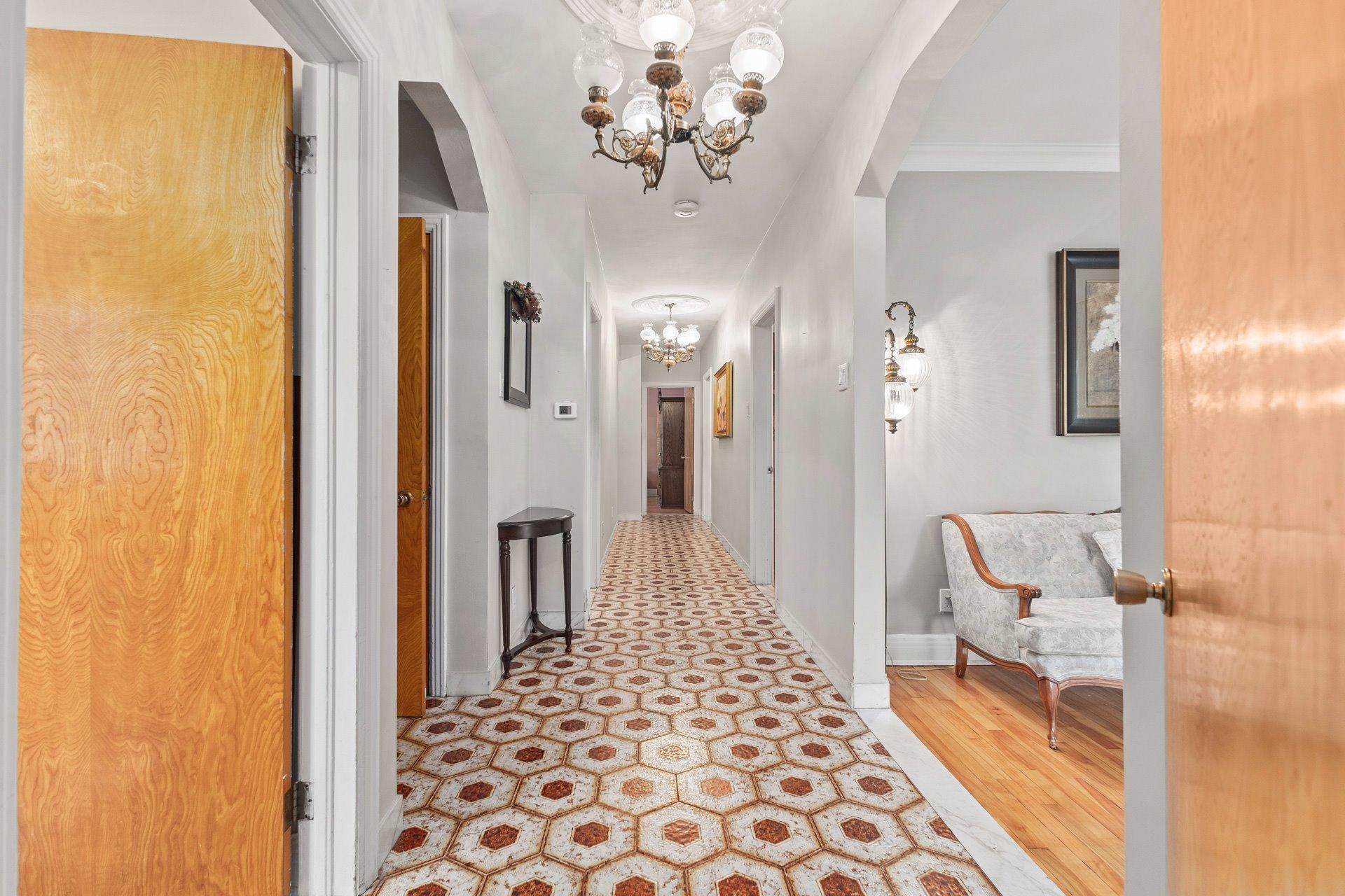 









4589

 - 4591


Av. de Hampton

,
Montréal (Côte-des-Neiges/Notre-Dame-de-Grâce),




QC
H4A2L5

