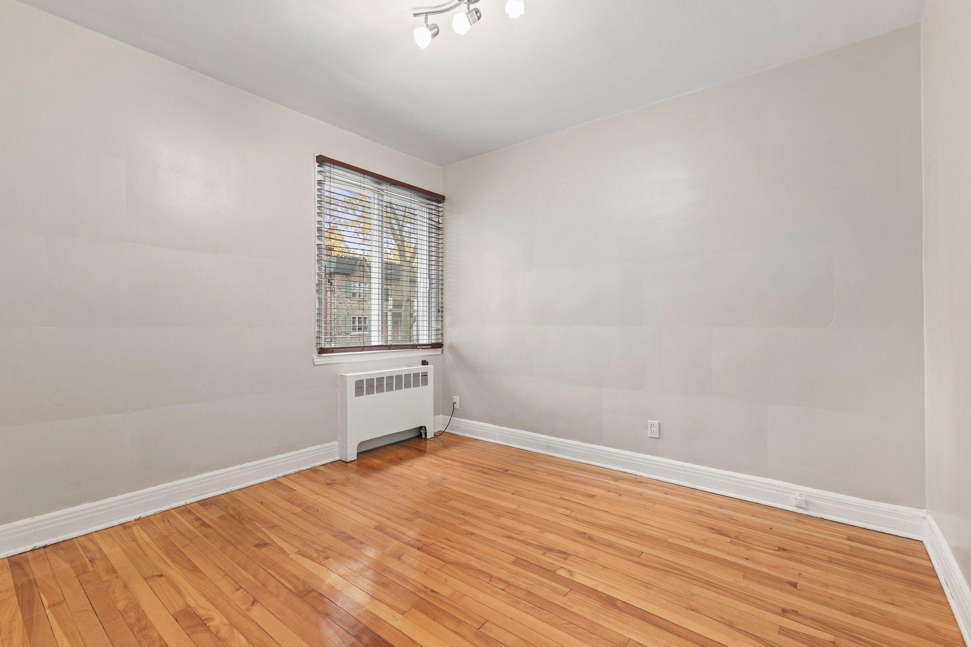 









4589

 - 4591


Av. de Hampton

,
Montréal (Côte-des-Neiges/Notre-Dame-de-Grâce),




QC
H4A2L5

