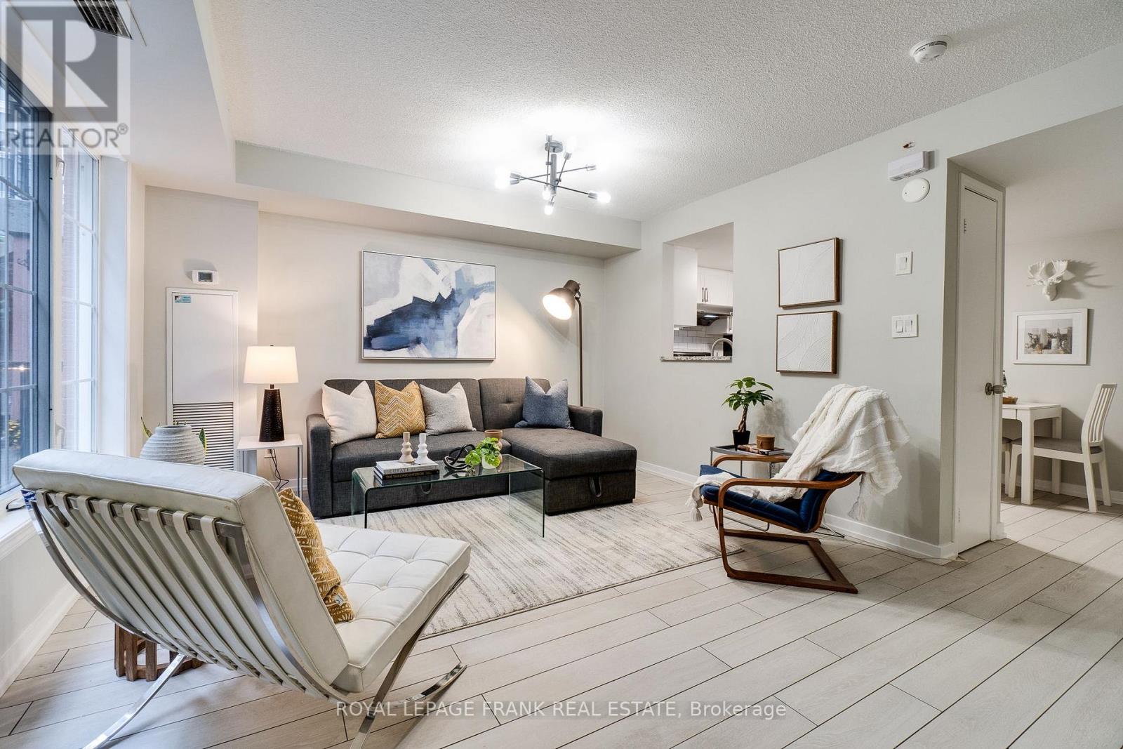 












121 - 70 DOURO STREET

,
Toronto (Niagara),




Ontario
M6K3N4

