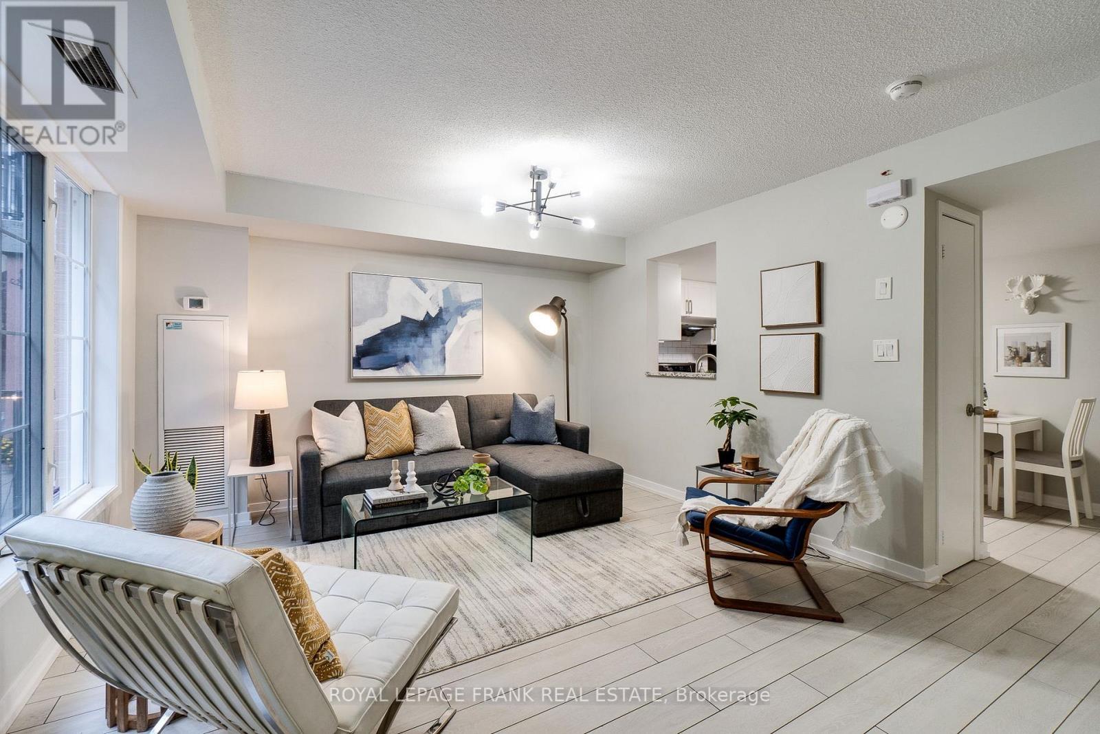 












121 - 70 DOURO STREET

,
Toronto (Niagara),




Ontario
M6K3N4

