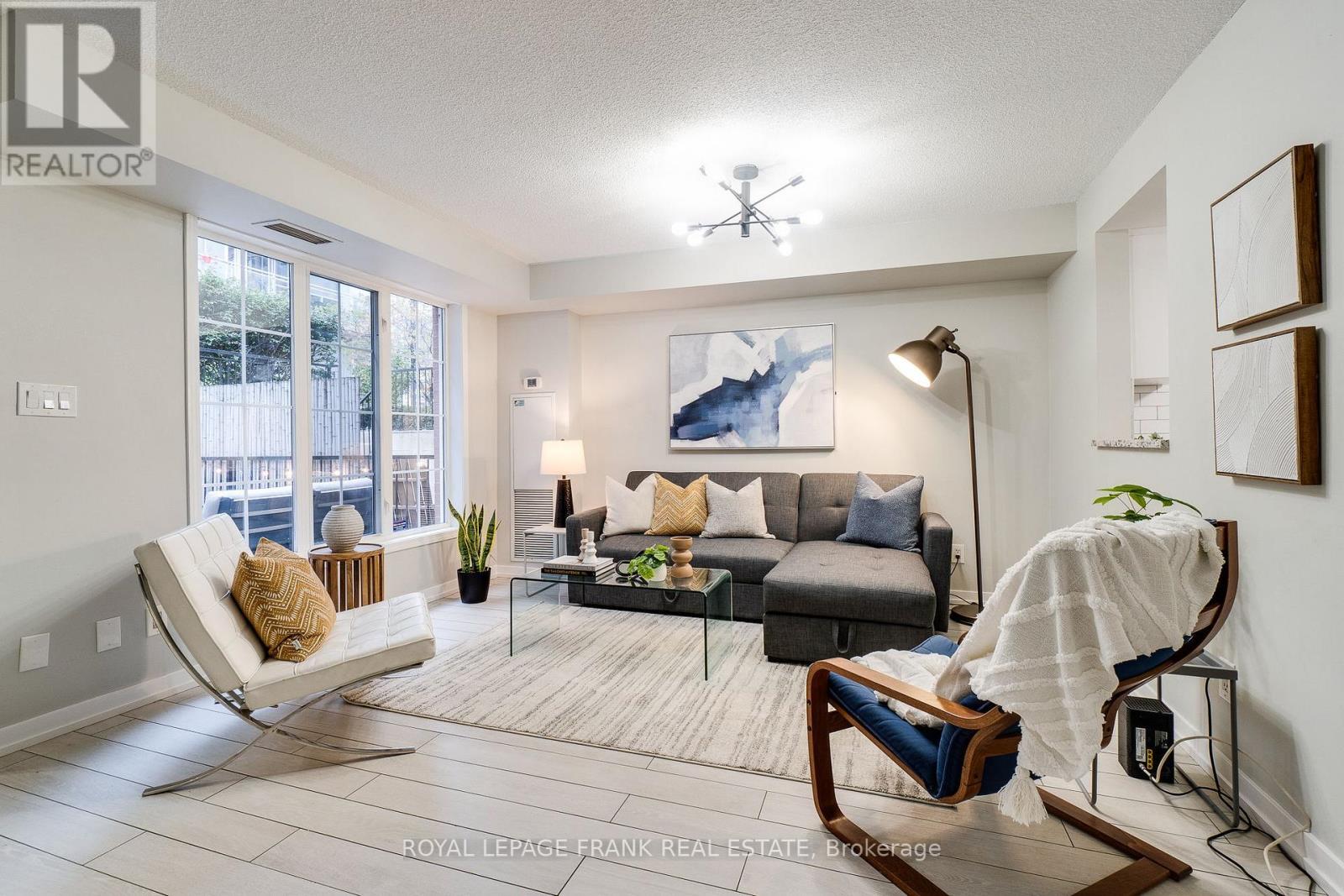 












121 - 70 DOURO STREET

,
Toronto (Niagara),




Ontario
M6K3N4

